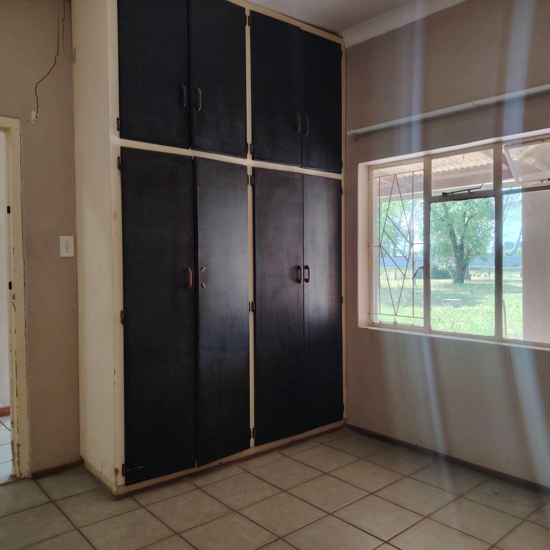 Bed Room 5+ of property in Roodewal