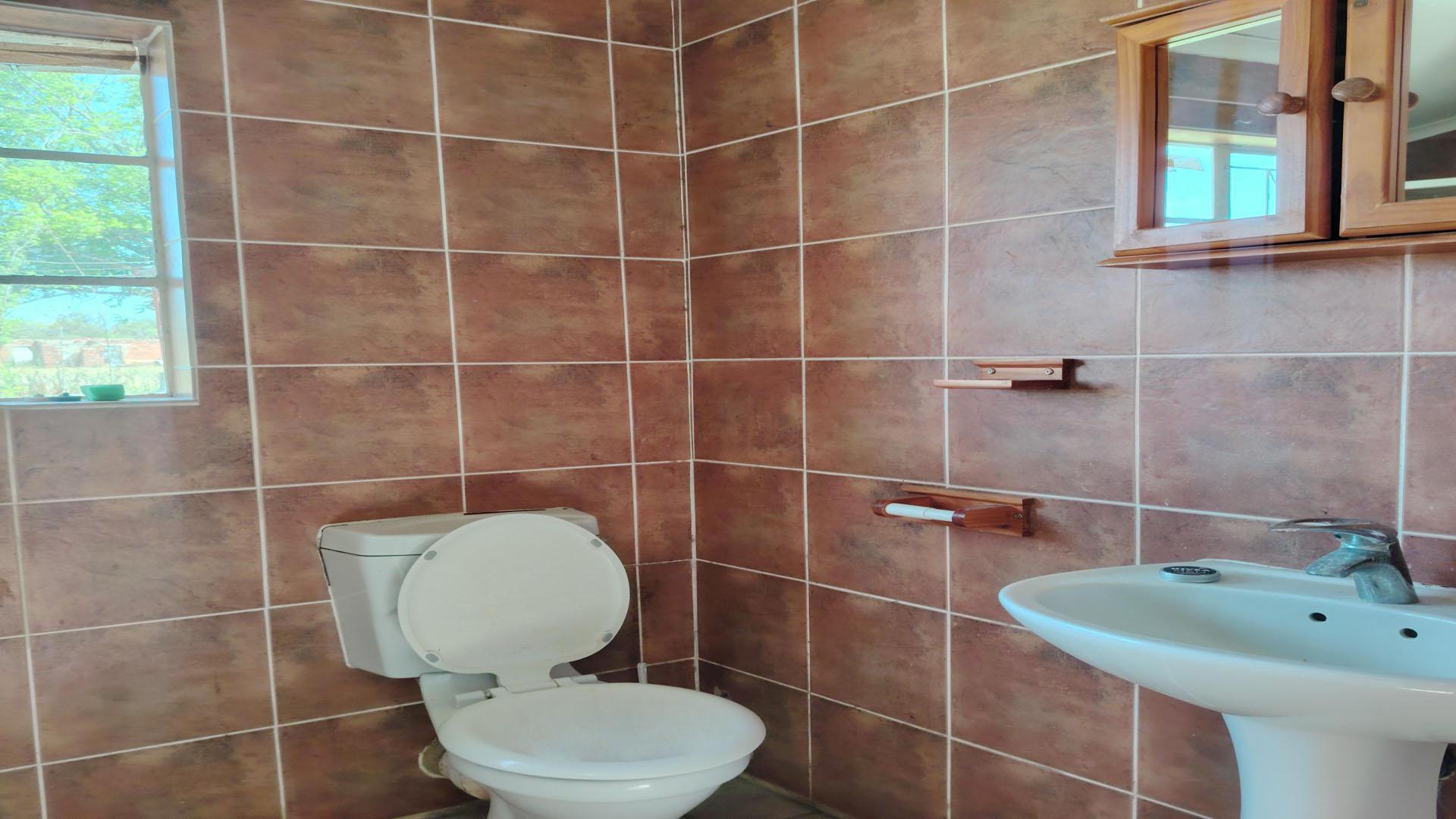 Bathroom 3+ of property in Roodewal