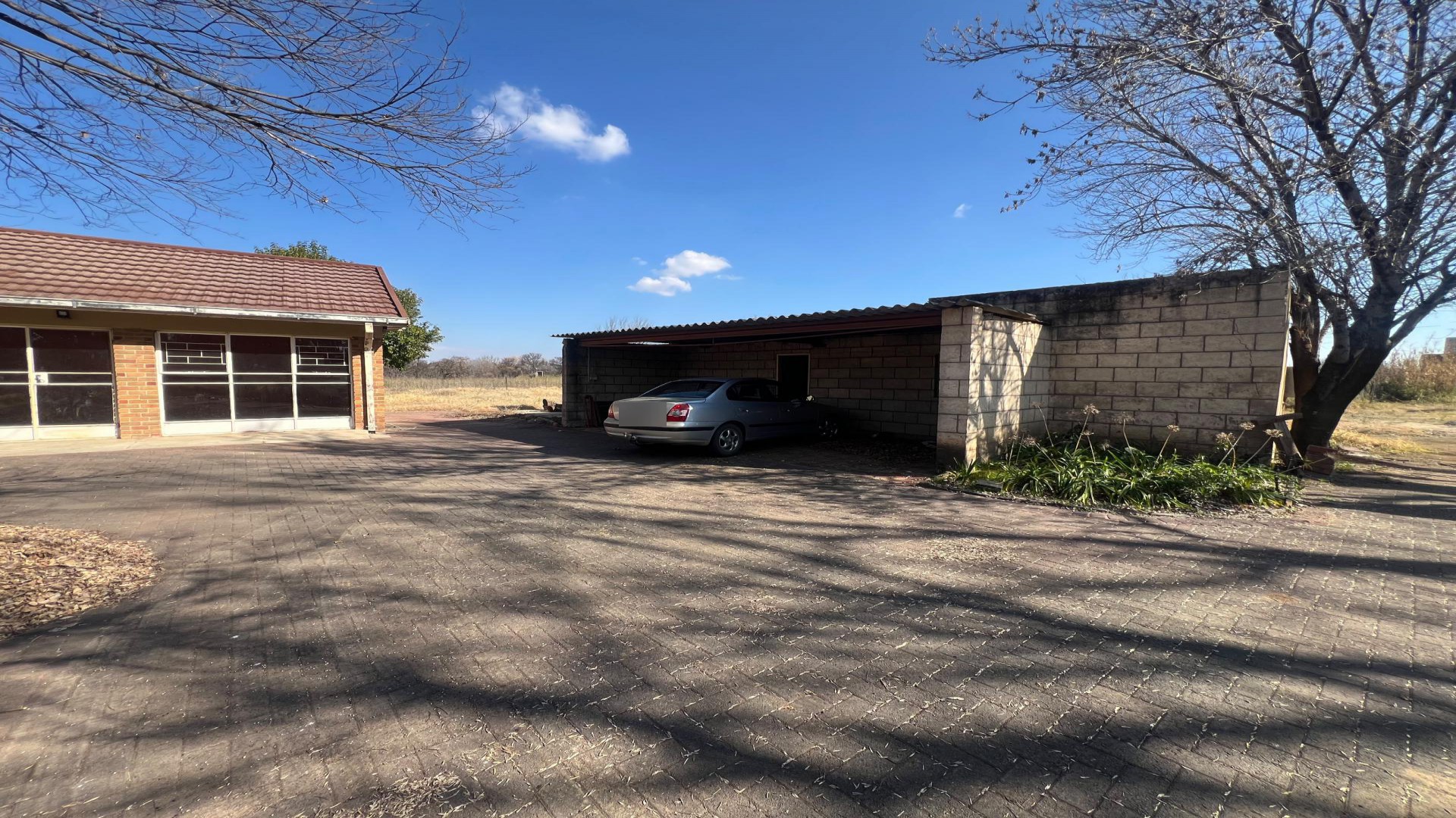 Garage of property in Roodewal