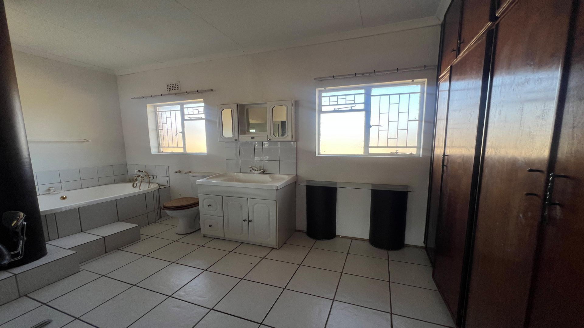 Bathroom 3+ of property in Roodewal