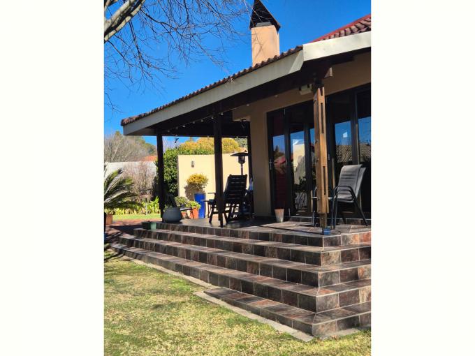 4 Bedroom House for Sale For Sale in Volksrust - MR694177
