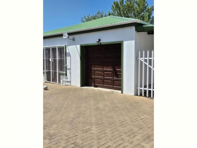 2 Bedroom House for Sale For Sale in Volksrust - MR694180