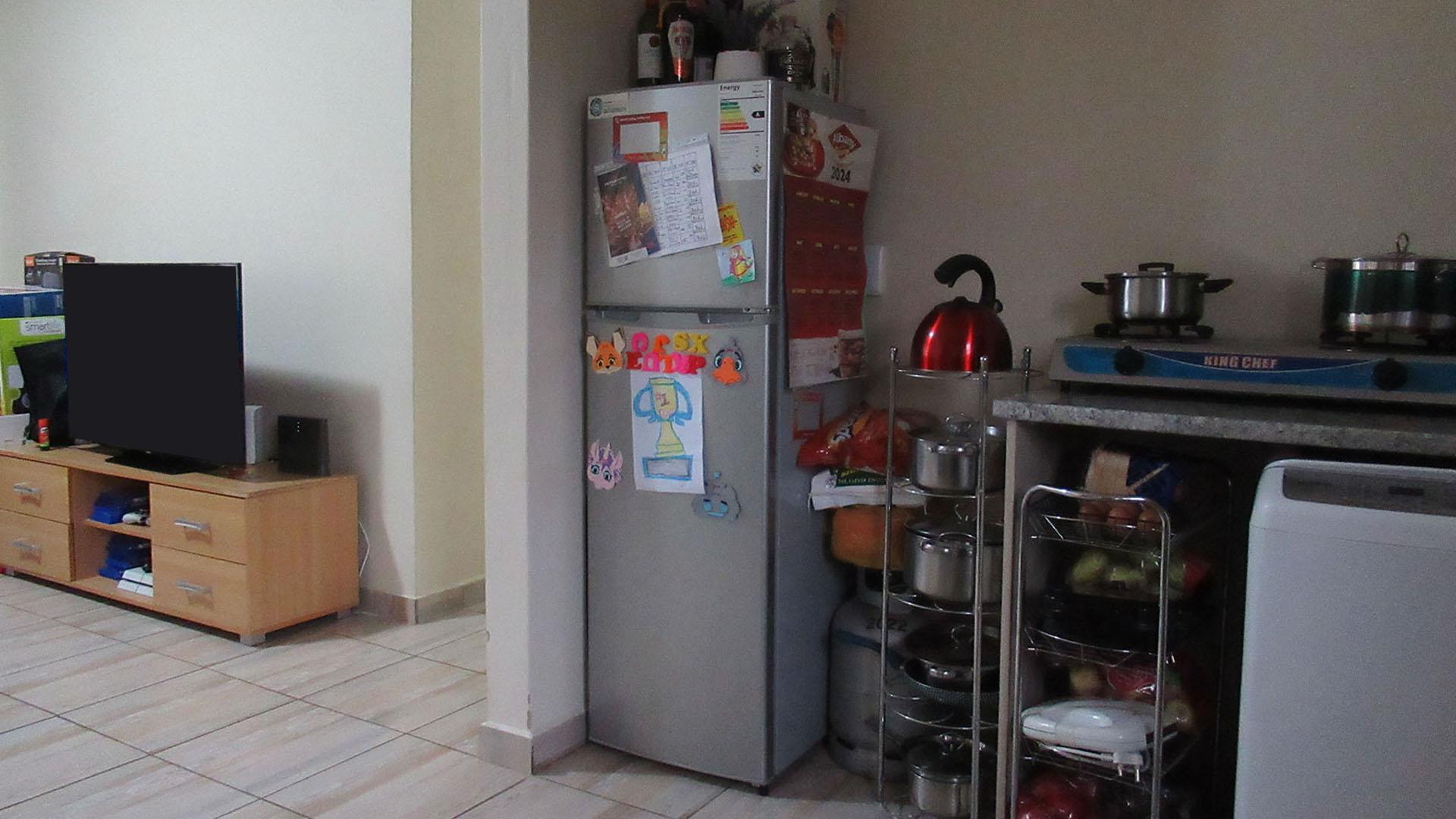 Kitchen - 10 square meters of property in Azaadville Gardens