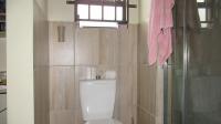 Main Bathroom - 4 square meters of property in Azaadville Gardens