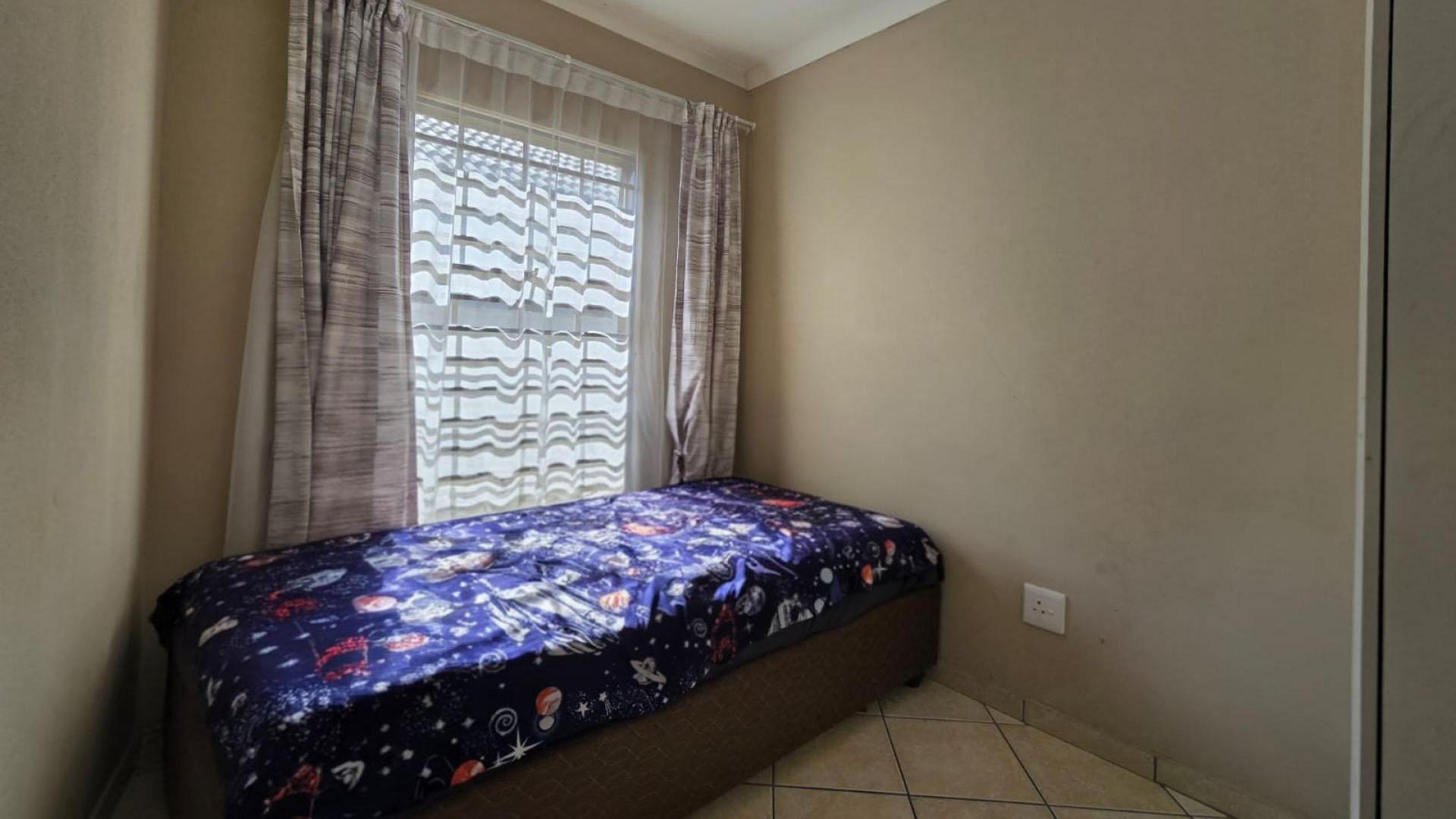 Bed Room 1 of property in Ermelo