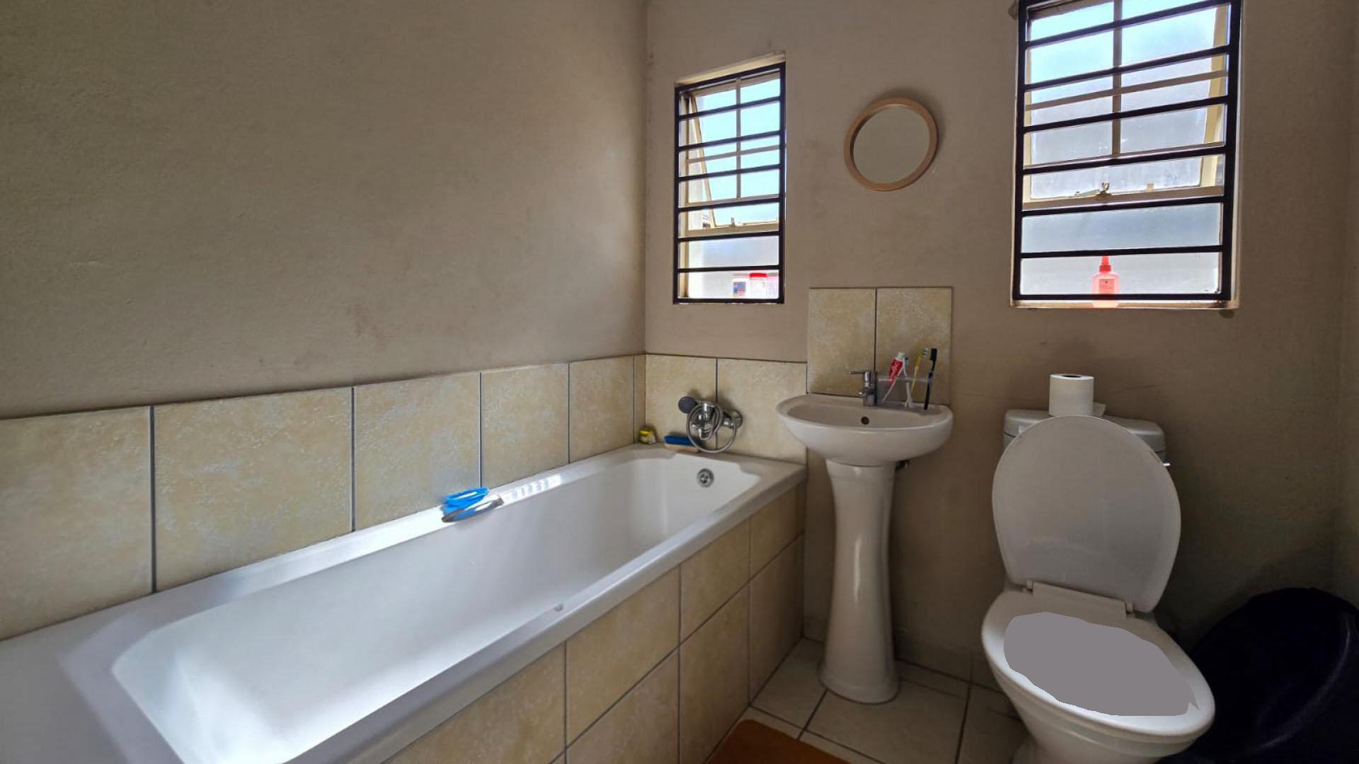 Bathroom 1 of property in Ermelo