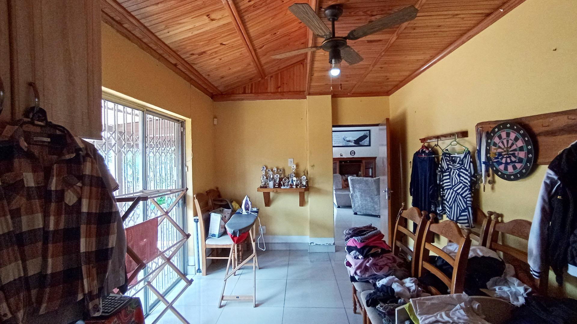 Bed Room 1 - 17 square meters of property in Pietermaritzburg (KZN)