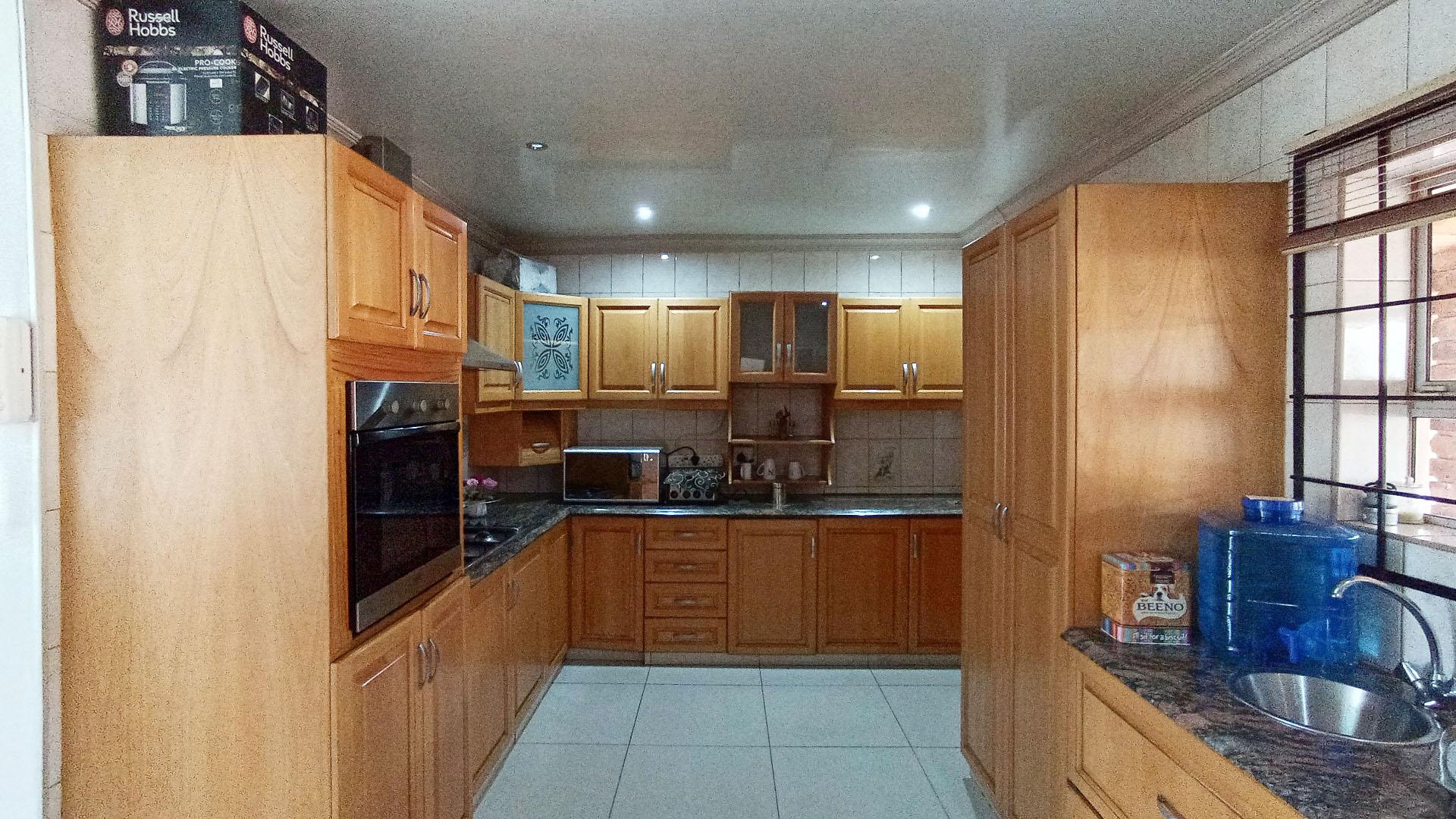 Kitchen - 19 square meters of property in Pietermaritzburg (KZN)