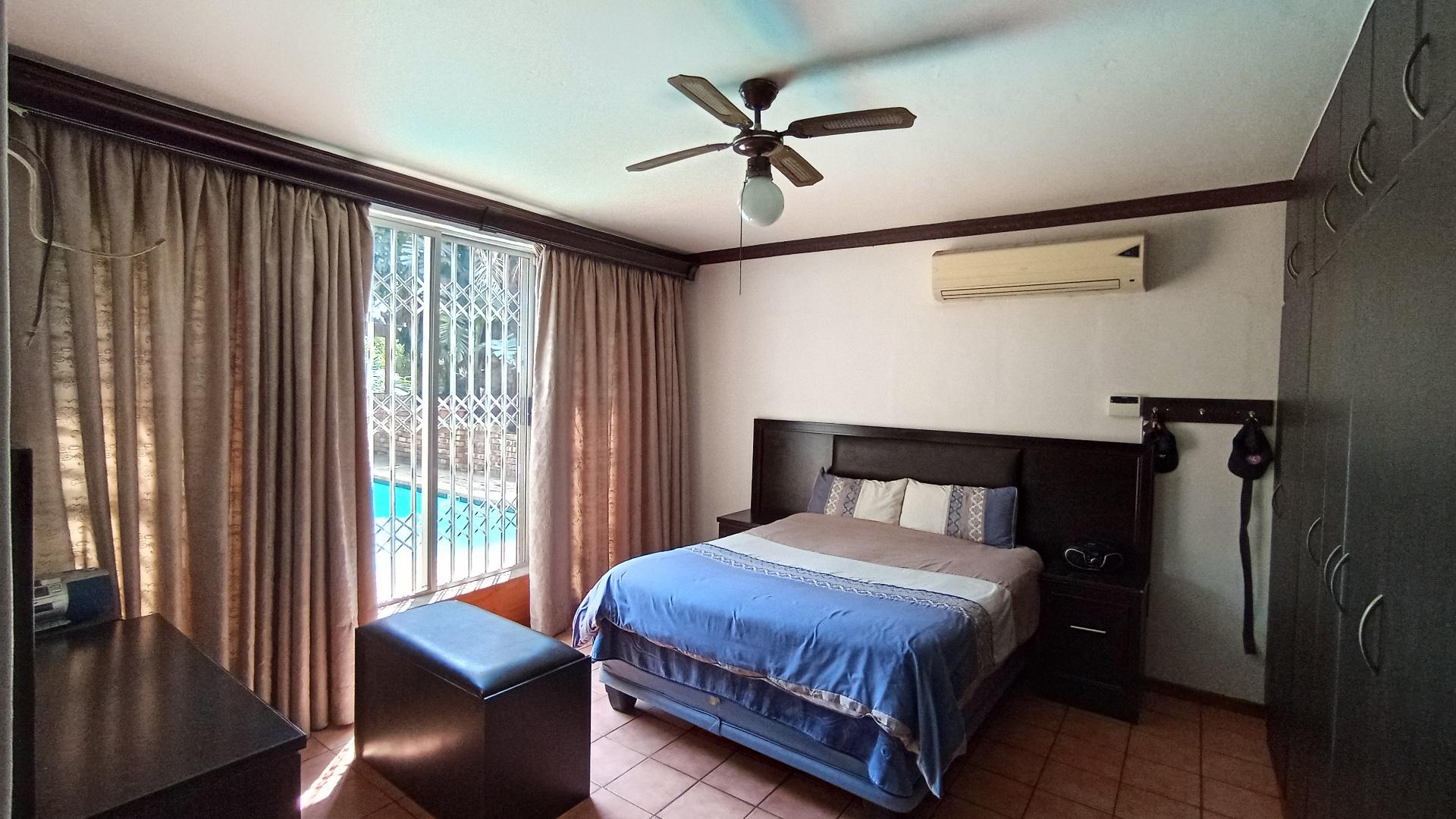 Main Bedroom - 19 square meters of property in Pietermaritzburg (KZN)