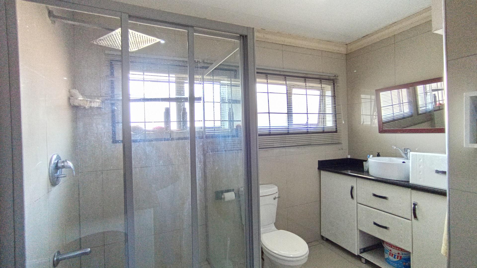 Bathroom 2 - 10 square meters of property in Pietermaritzburg (KZN)