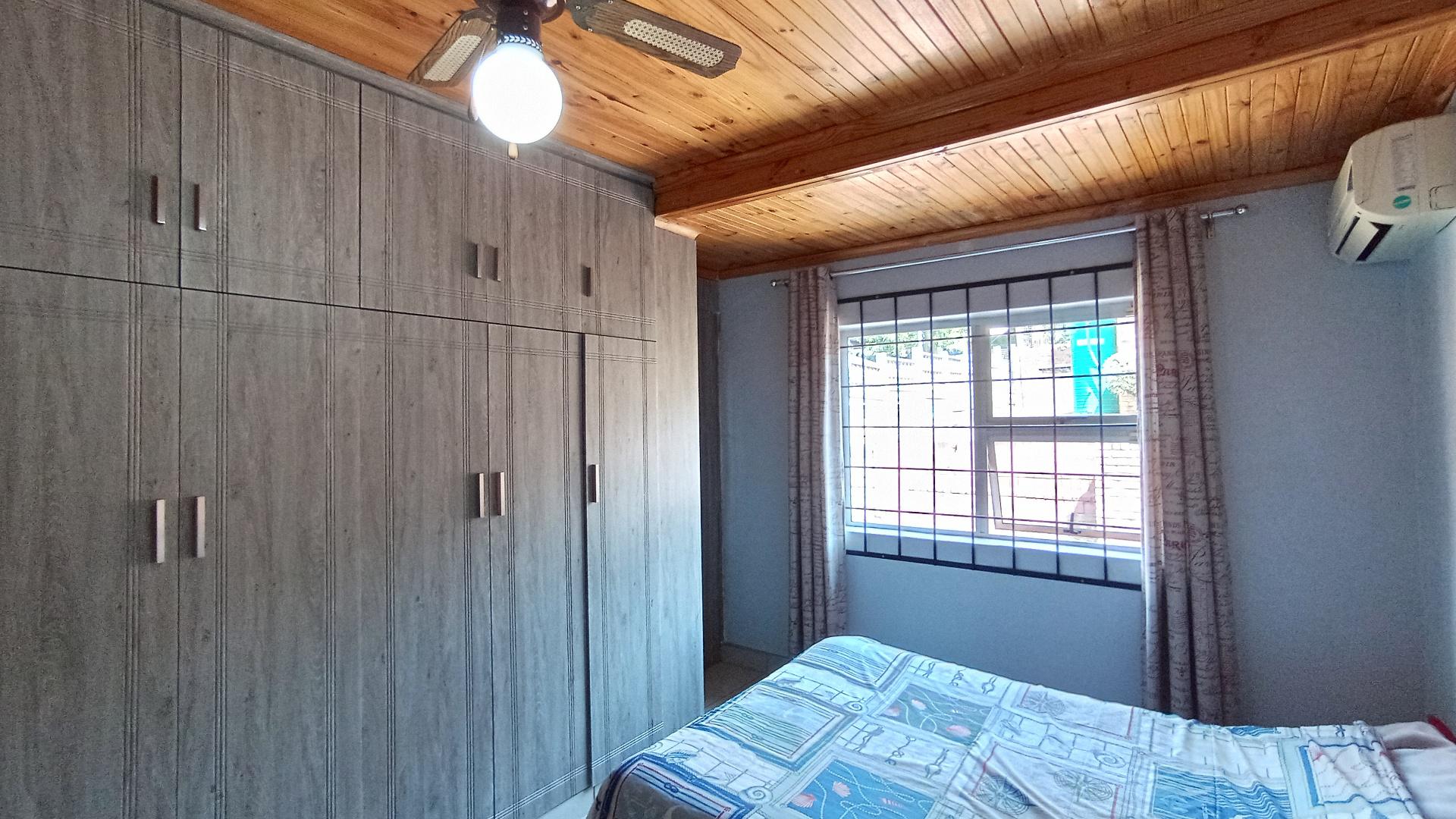 Bed Room 2 - 15 square meters of property in Pietermaritzburg (KZN)