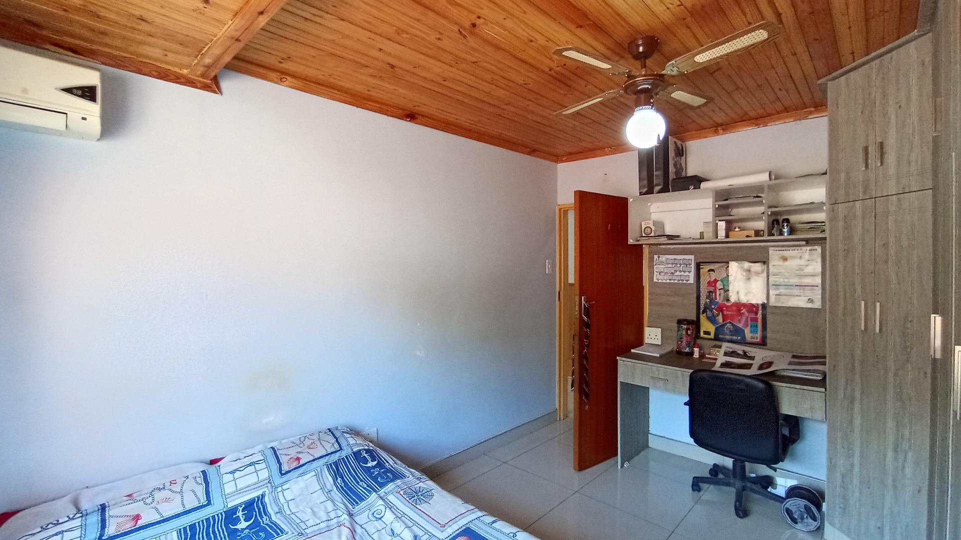 Bed Room 2 - 15 square meters of property in Pietermaritzburg (KZN)