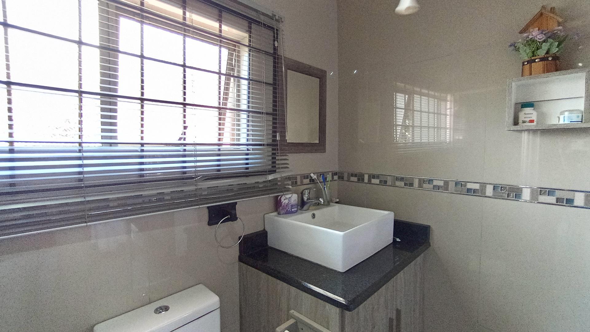 Bathroom 3+ - 8 square meters of property in Pietermaritzburg (KZN)