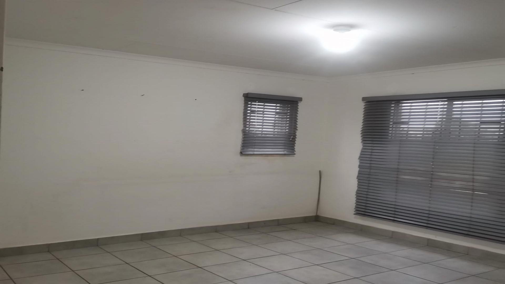 Lounges - 12 square meters of property in Savanna City