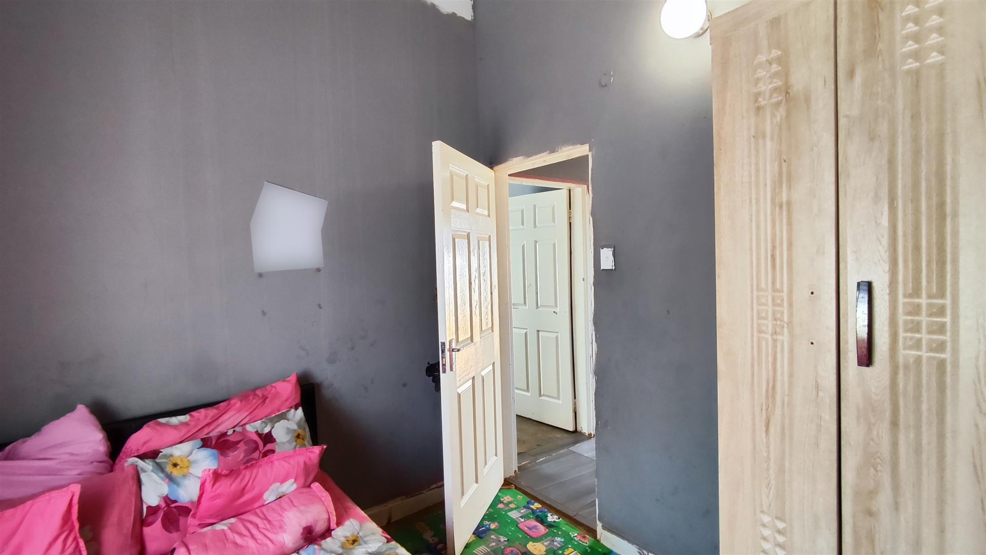 Bed Room 1 - 8 square meters of property in Savanna City