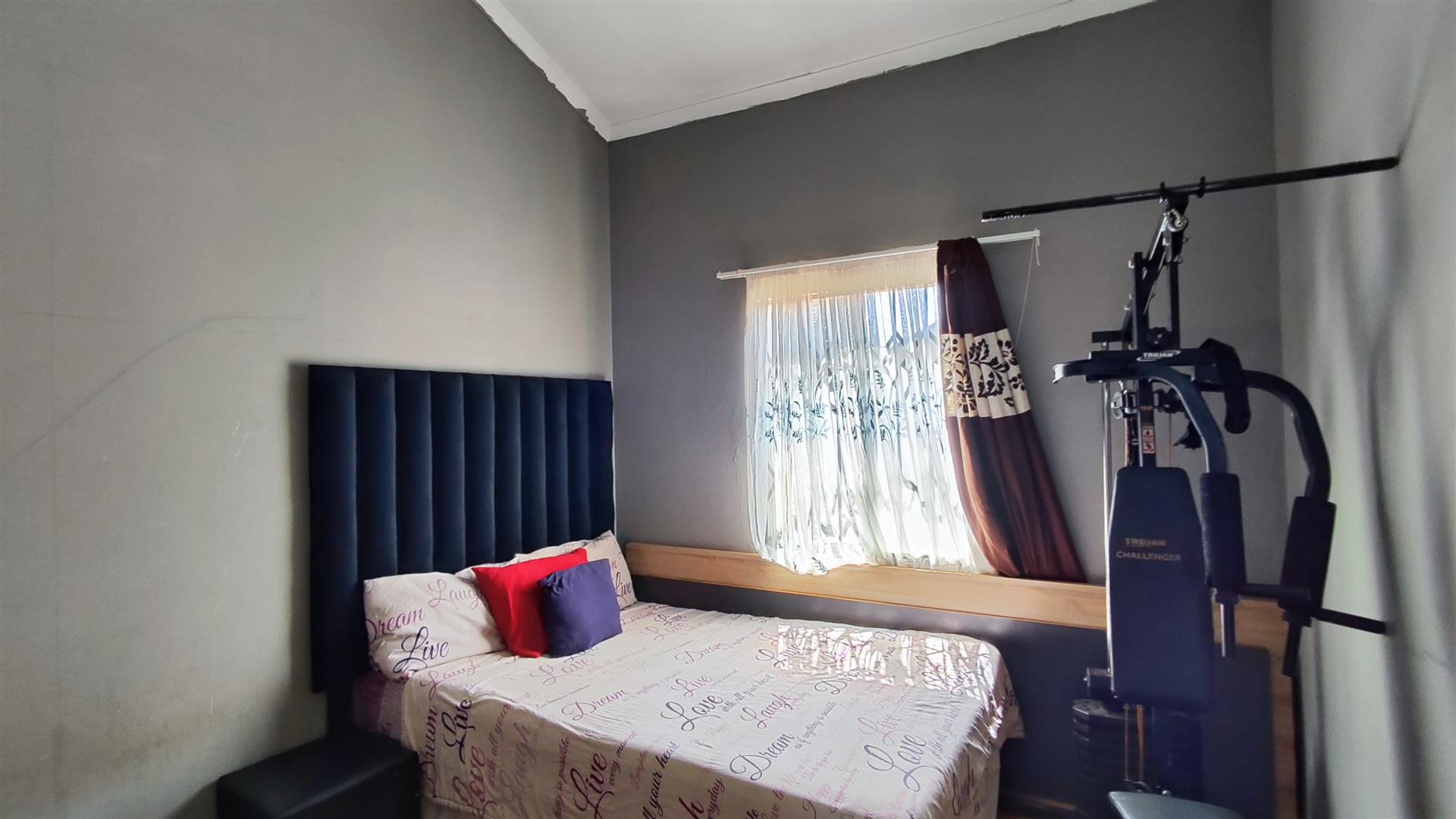 Bed Room 2 - 9 square meters of property in Savanna City