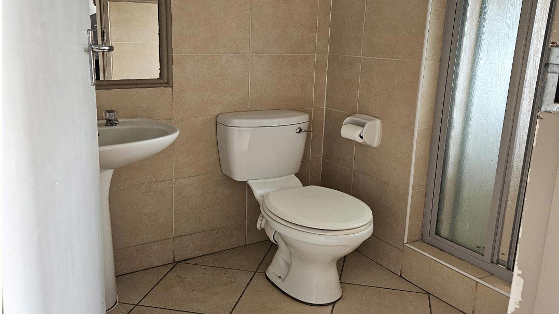 Bathroom 1 of property in Karenpark