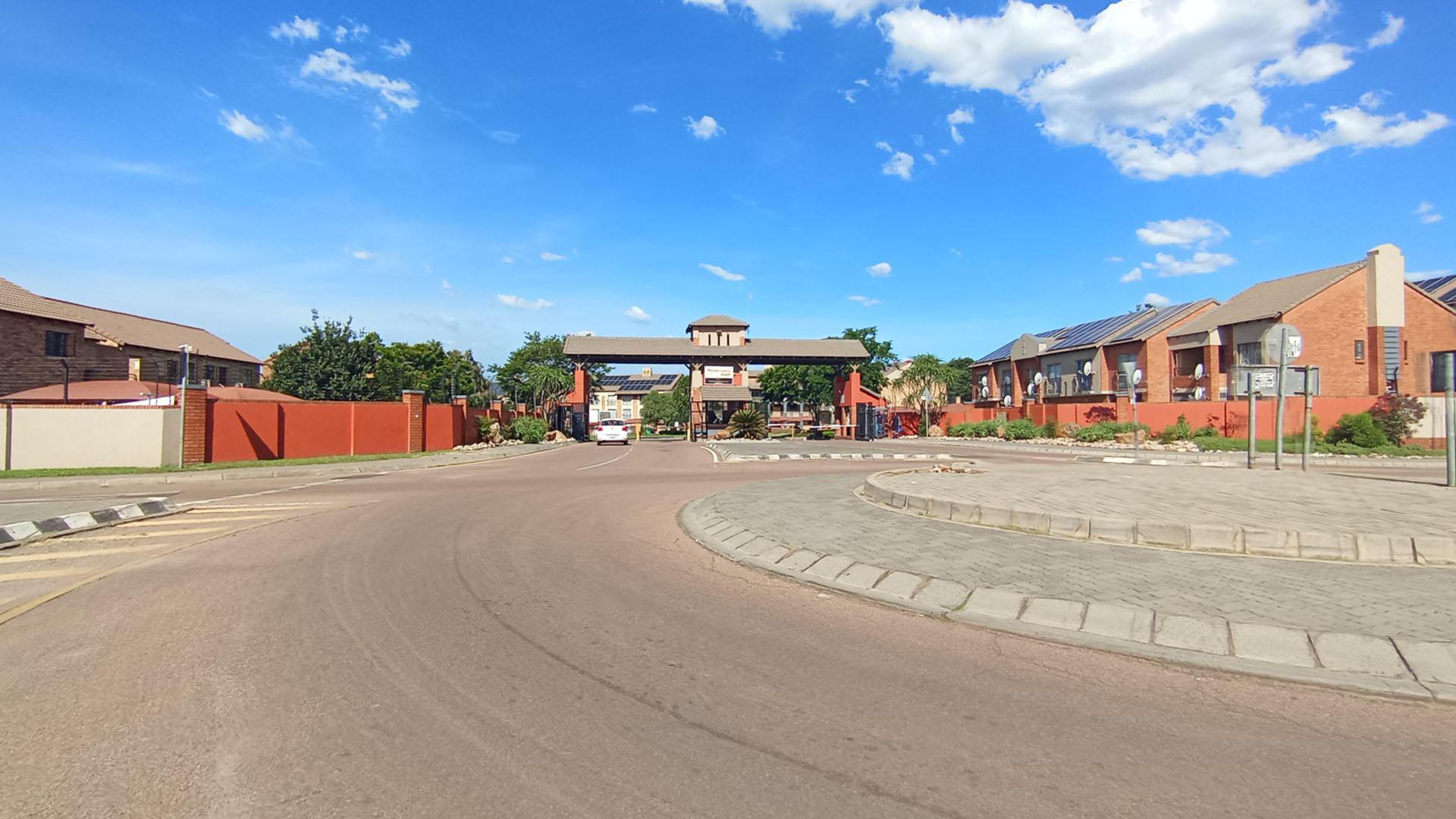 Front View of property in Karenpark