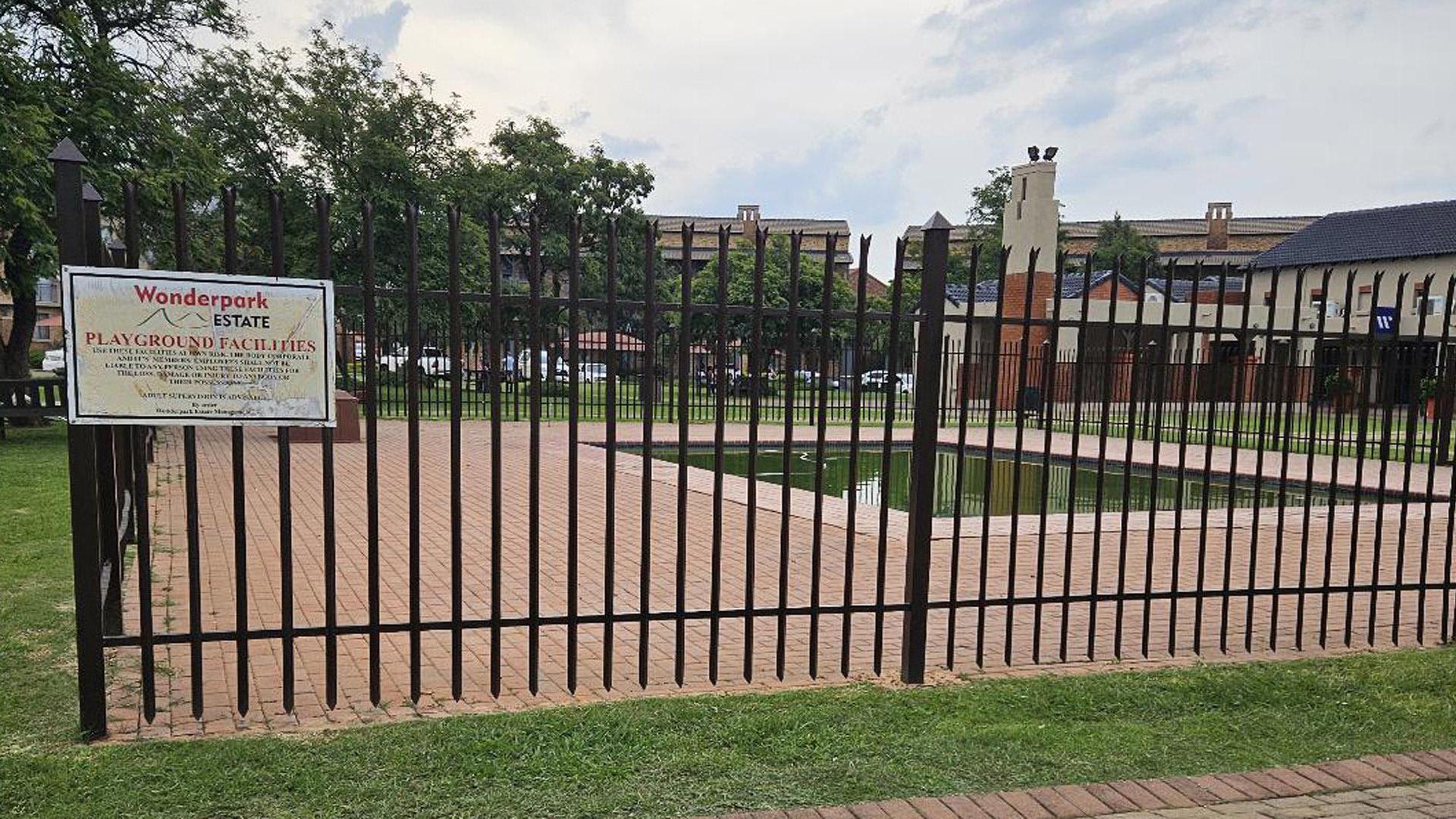 Swimming Pool of property in Karenpark