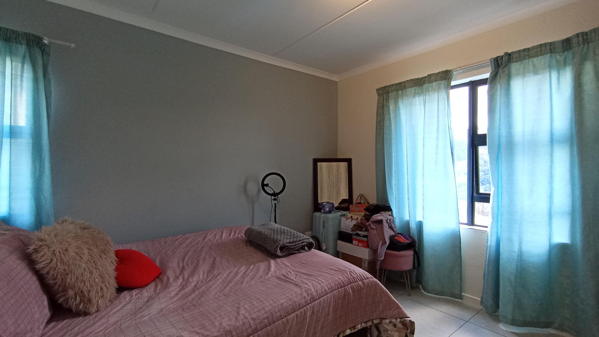 Bed Room 1 - 13 square meters of property in Westlake View