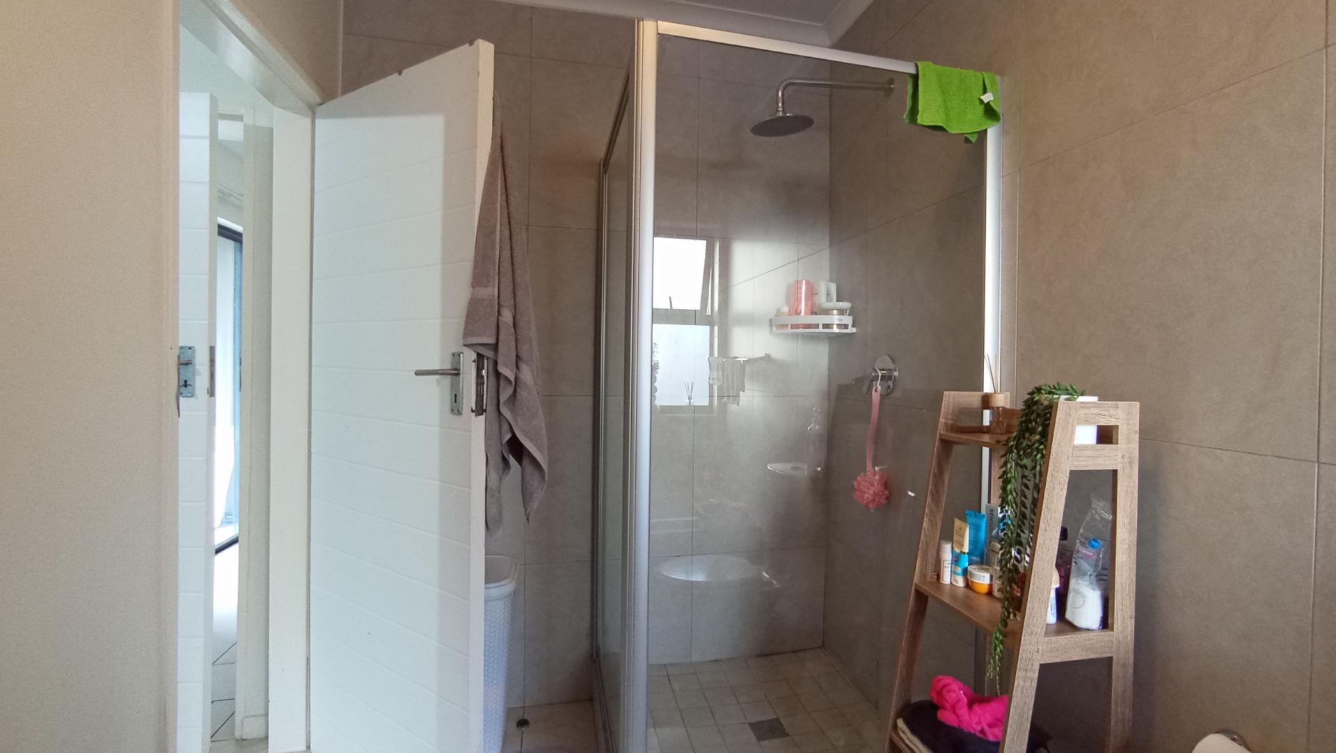 Bathroom 1 - 8 square meters of property in Westlake View