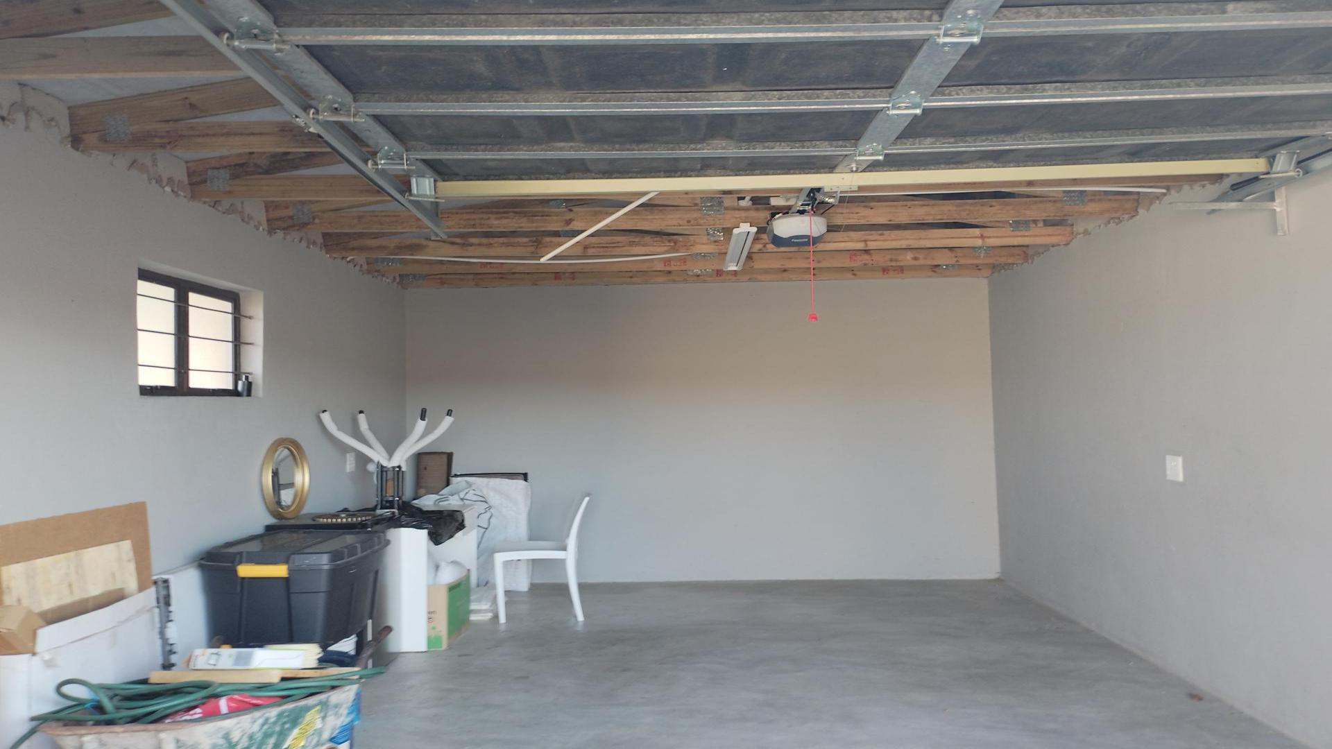 Garage of property in Umlazi