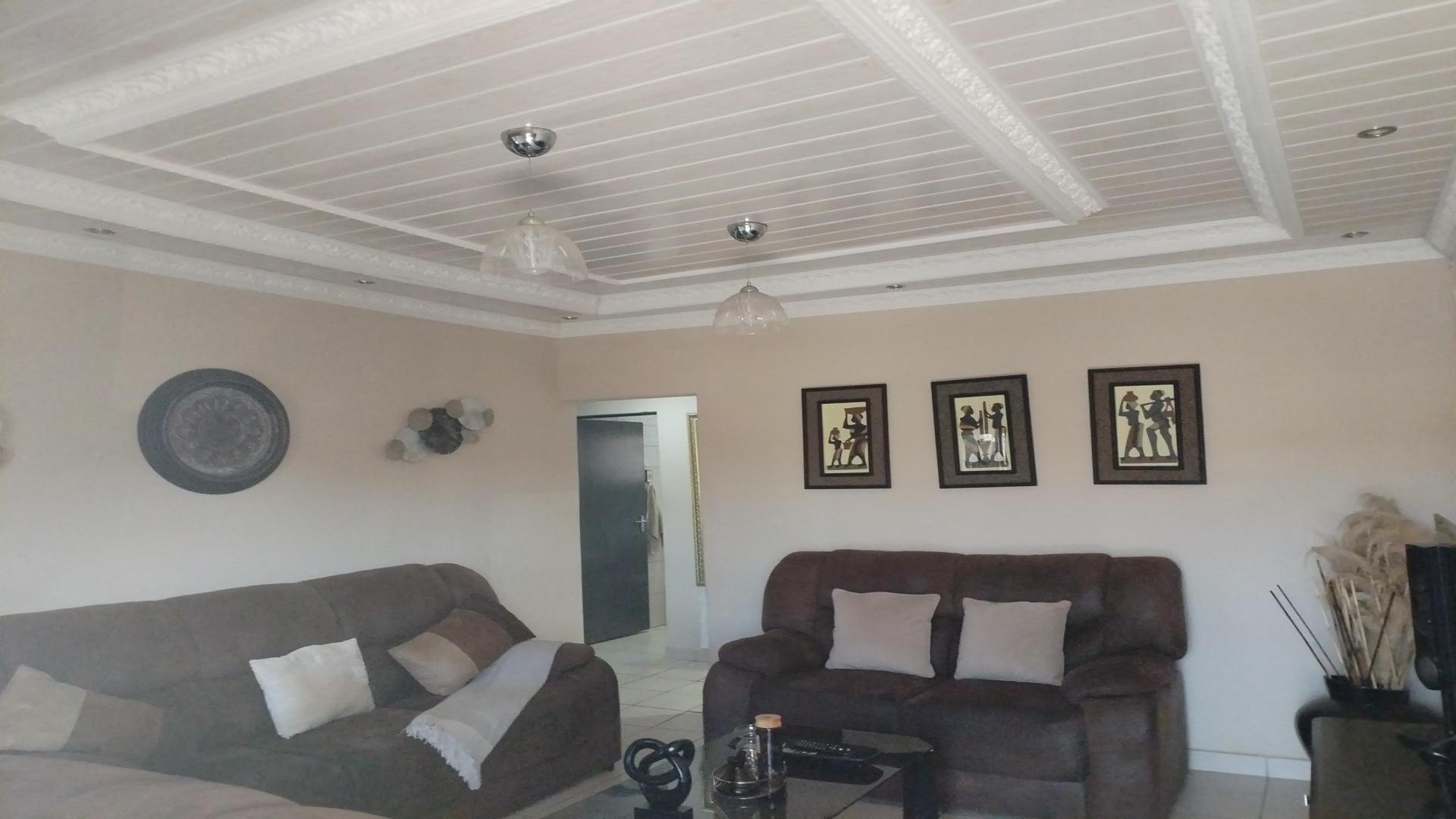 Lounges of property in Umlazi