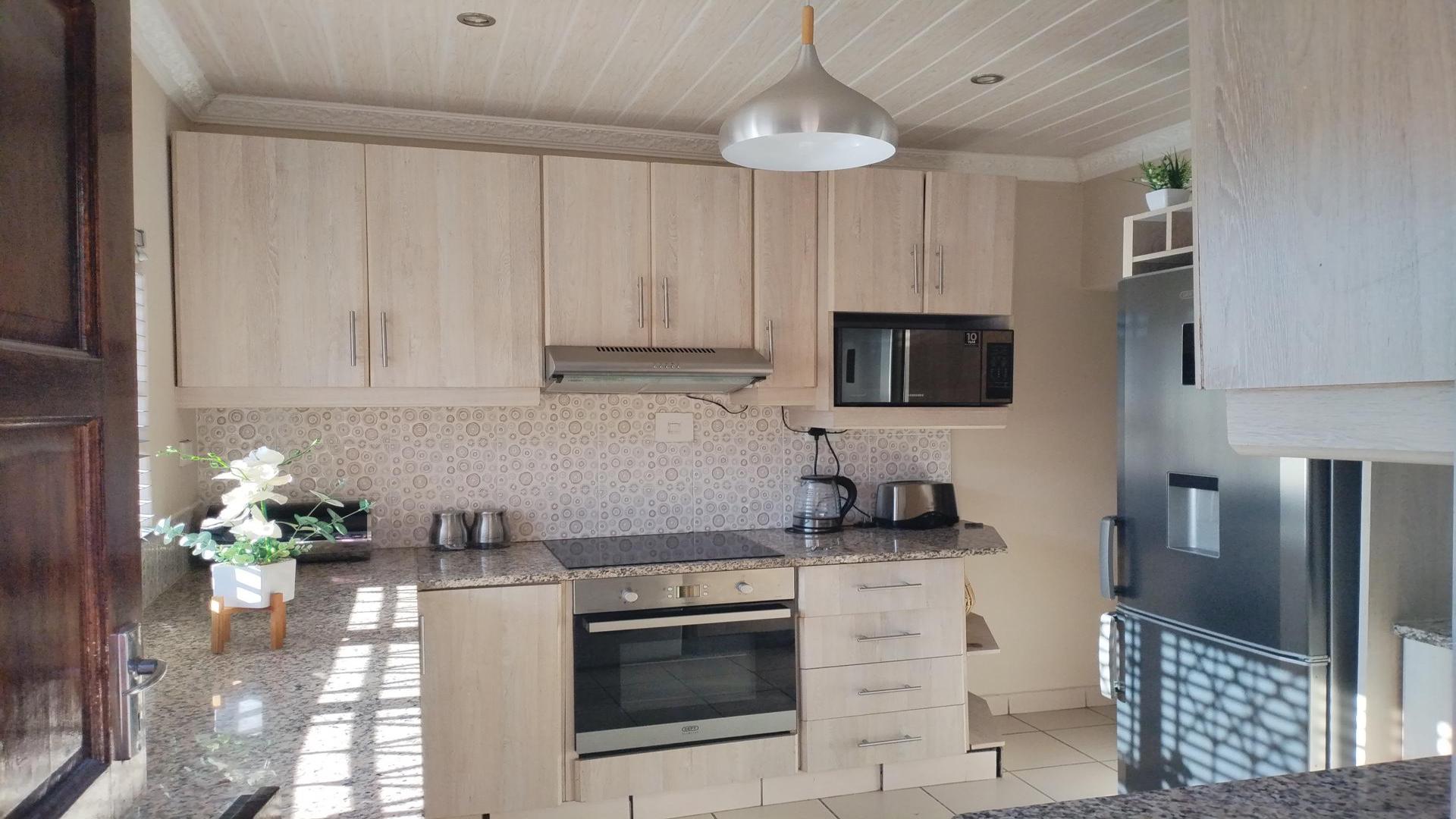 Kitchen of property in Umlazi