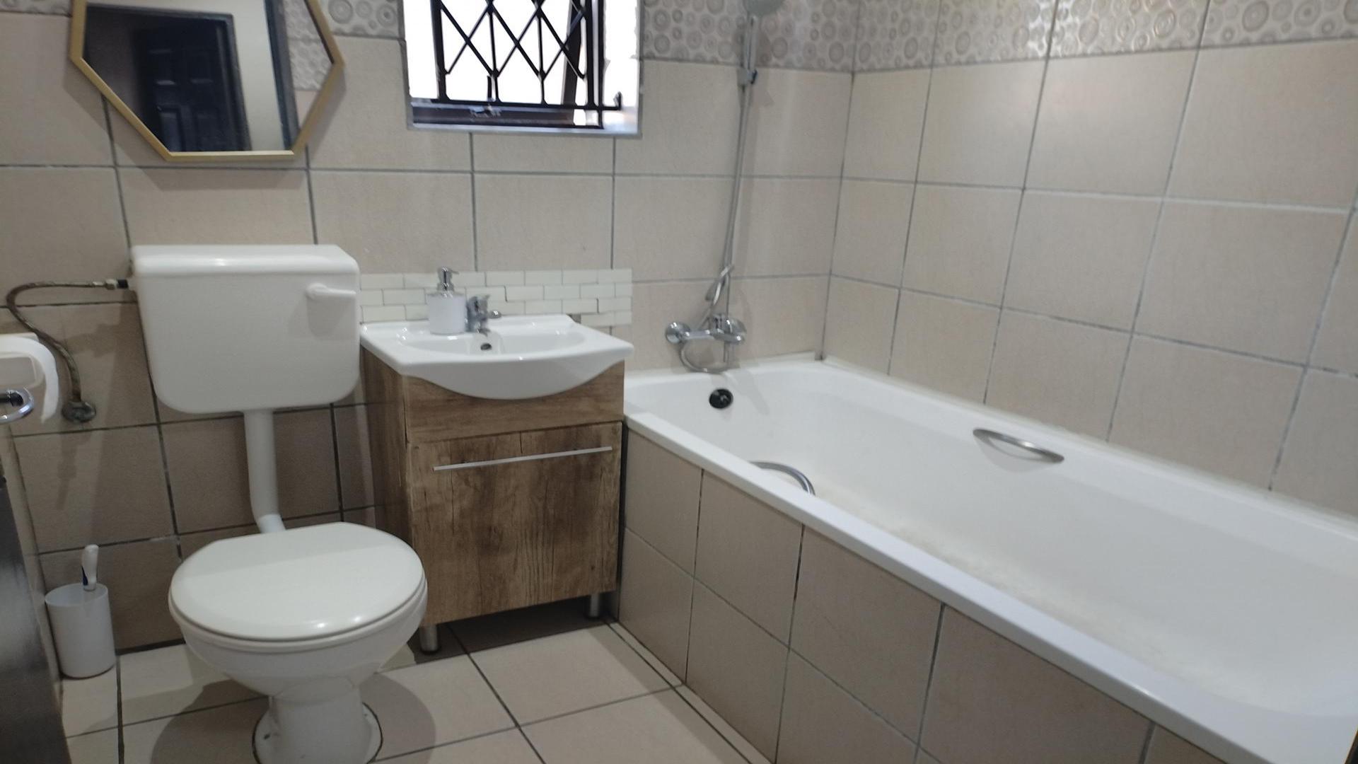 Bathroom 1 of property in Umlazi