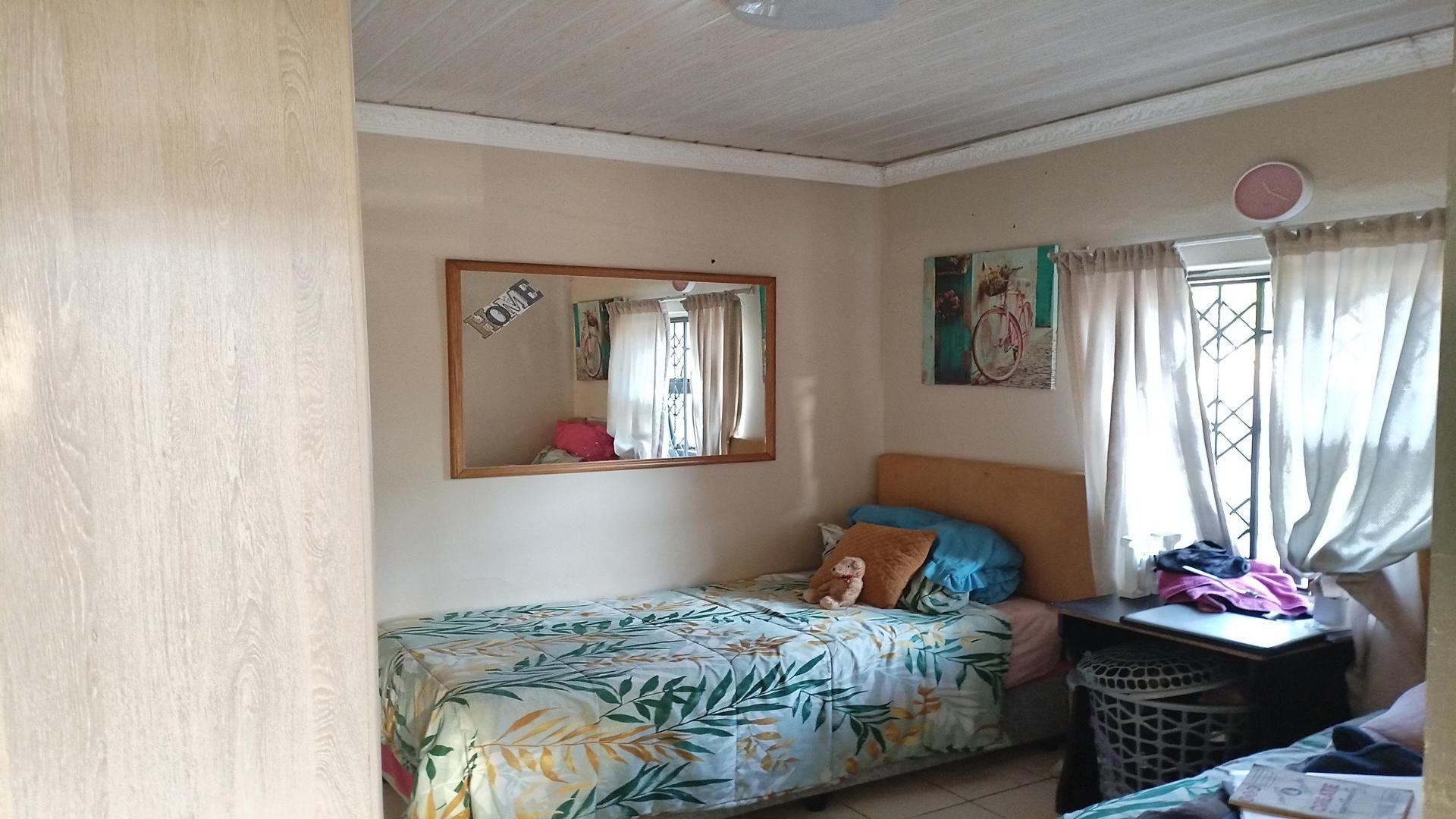 Bed Room 1 of property in Umlazi