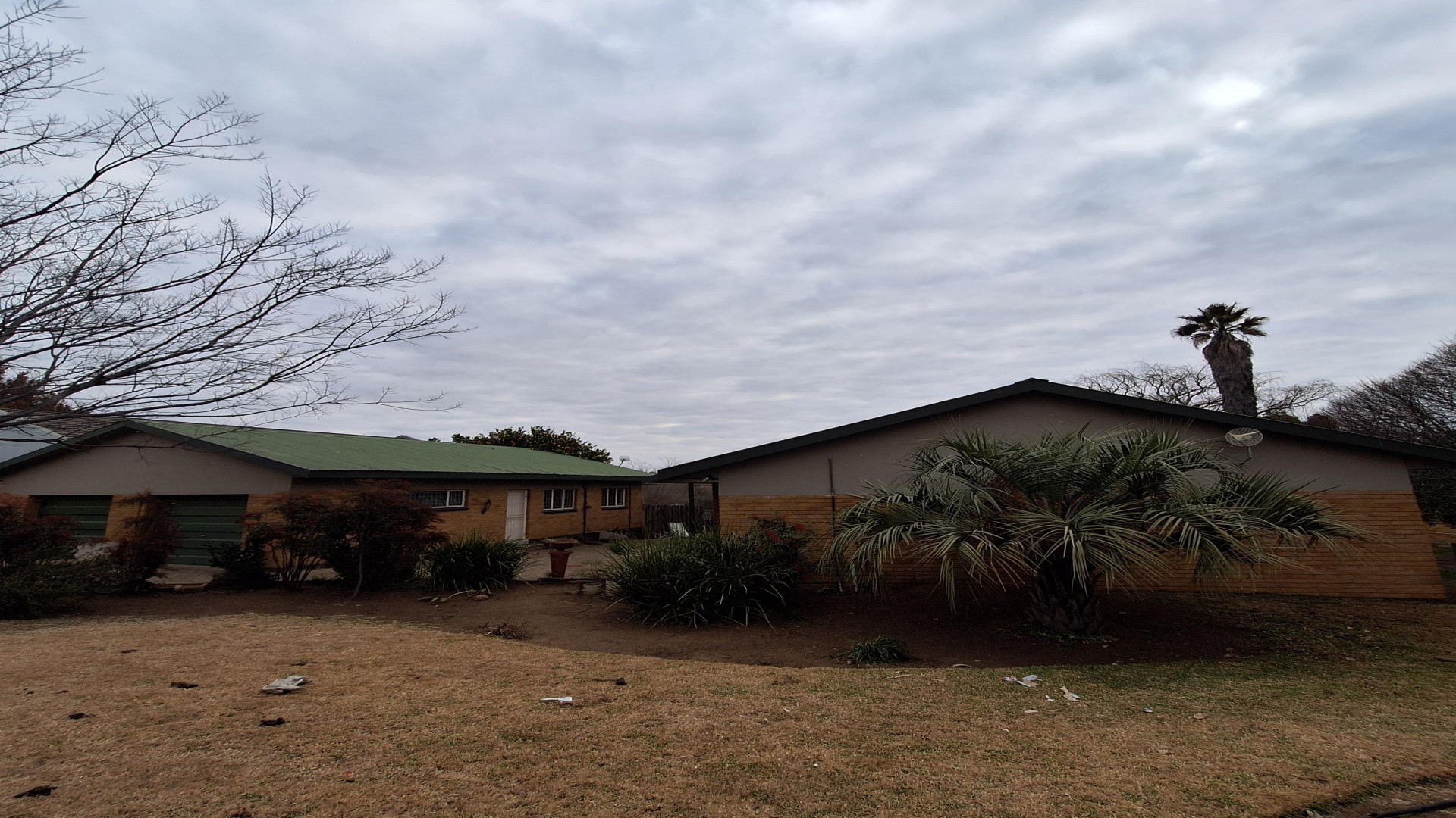 Front View of property in Frankfort