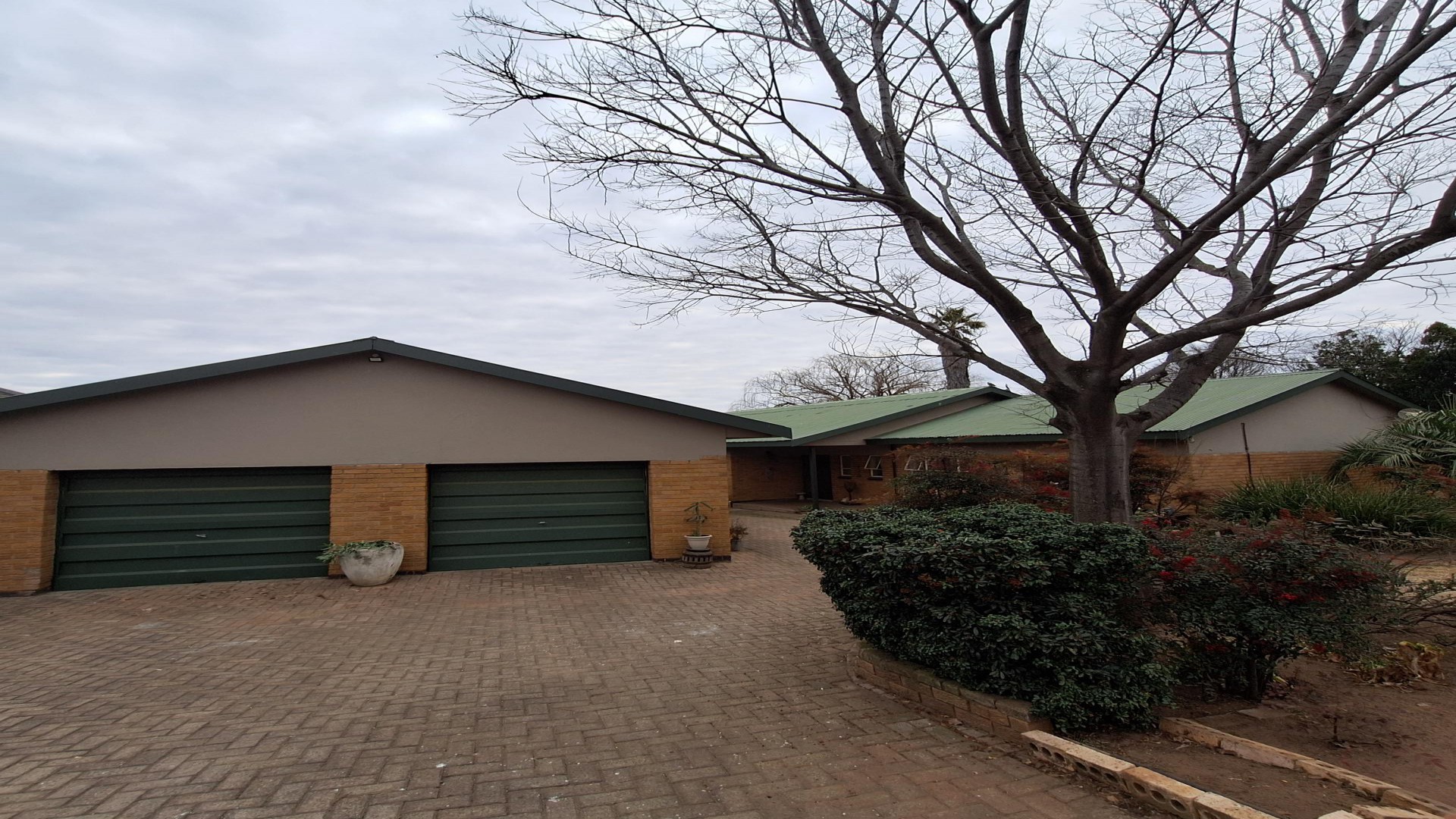 Garage of property in Frankfort
