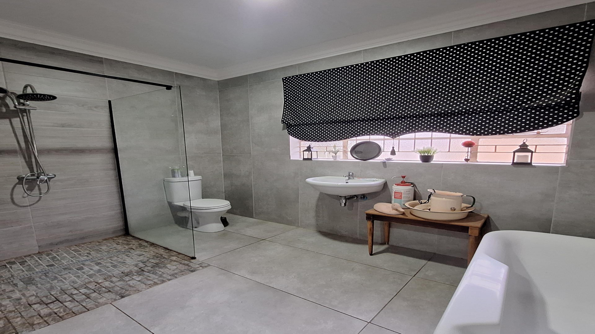Bathroom 3+ of property in Frankfort