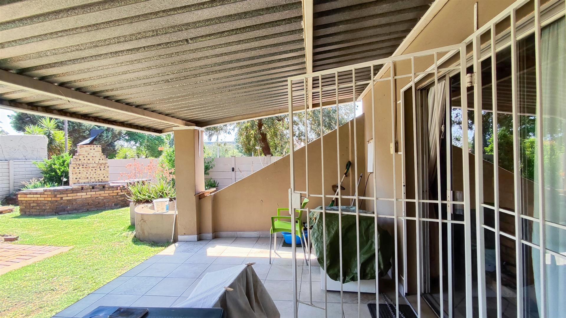 Patio - 59 square meters of property in Mayberry Park