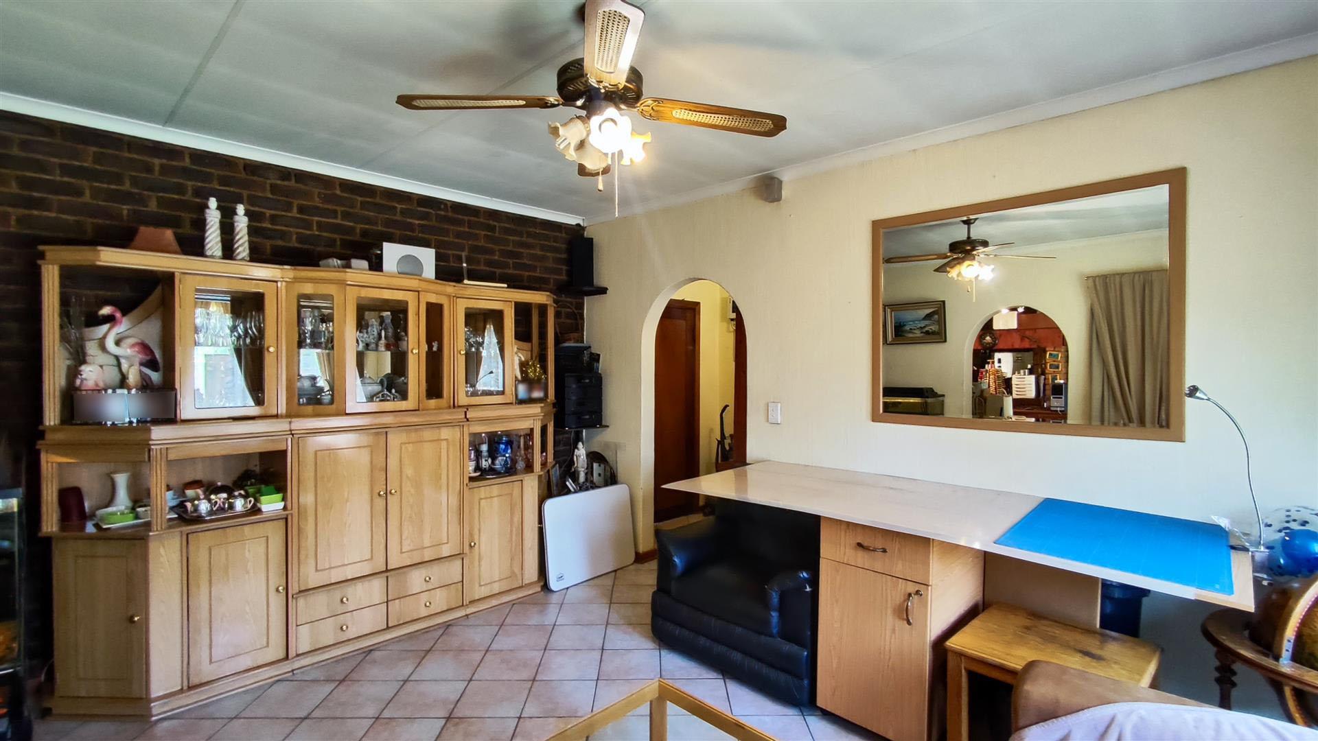 Lounges - 18 square meters of property in Mayberry Park