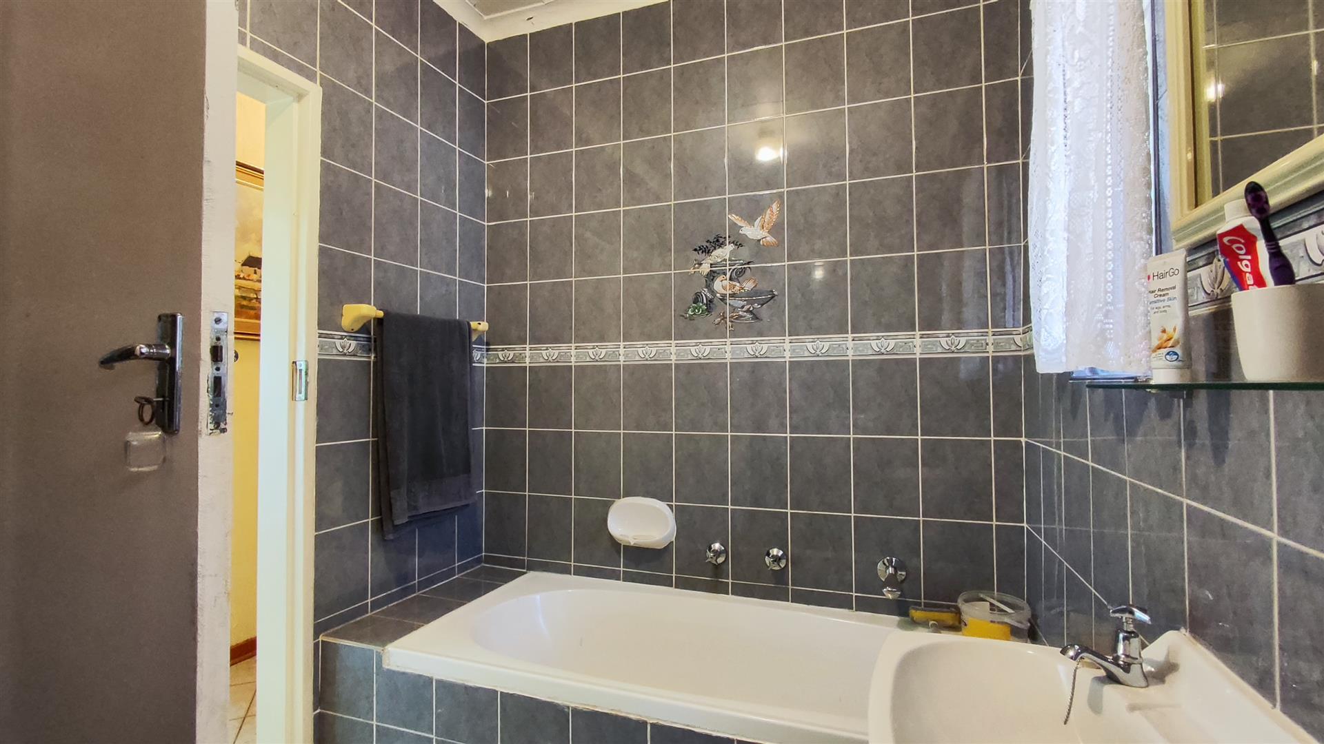 Bathroom 1 - 6 square meters of property in Mayberry Park