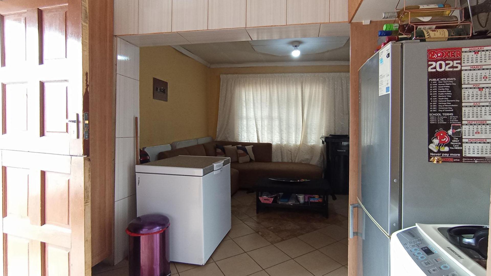 Kitchen - 10 square meters of property in Saulsville