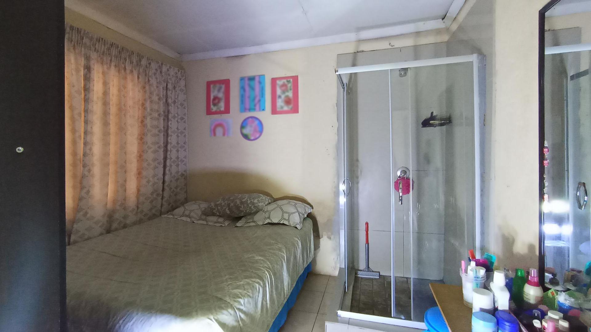 Bed Room 2 - 10 square meters of property in Saulsville