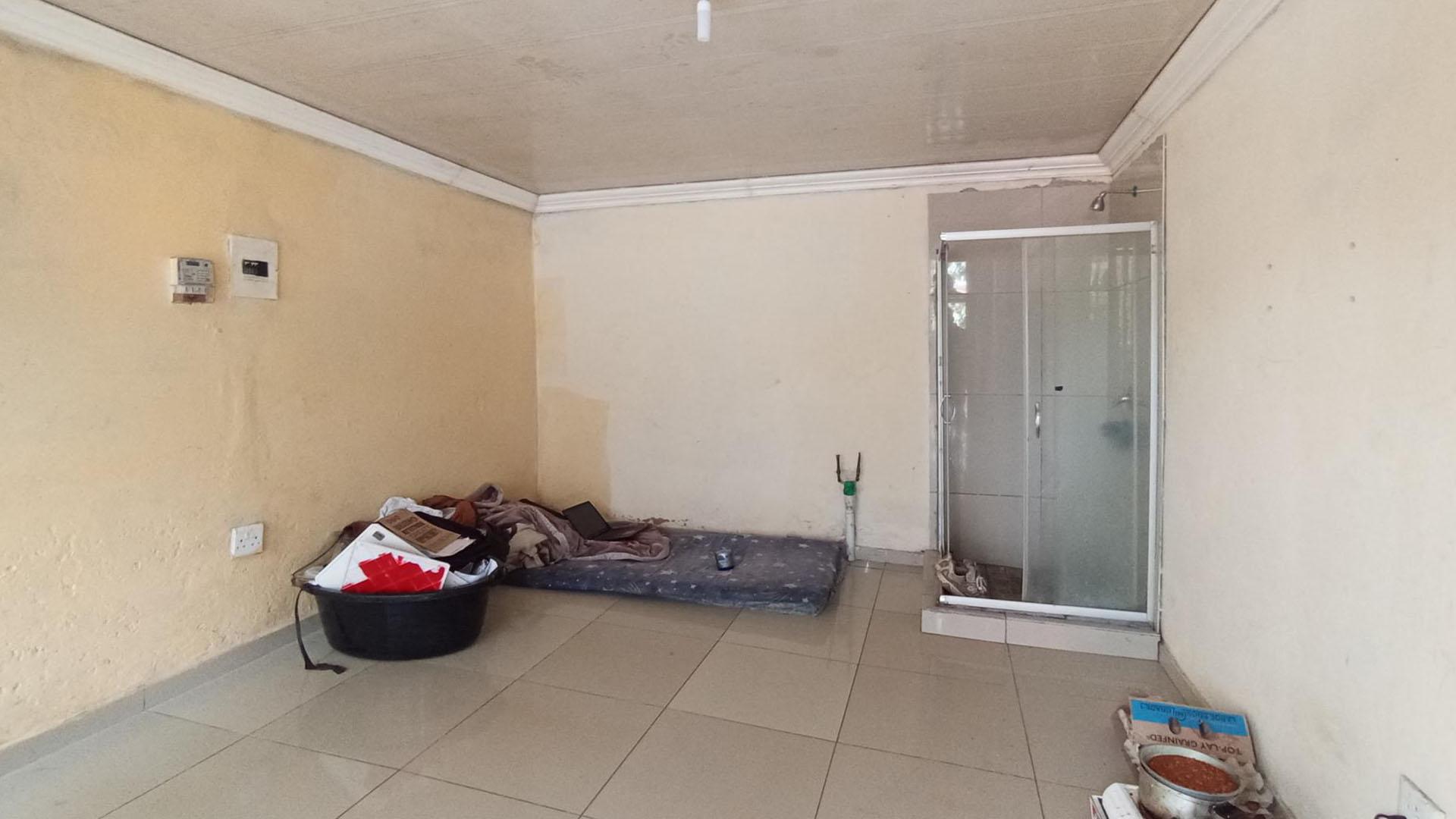 Flatlet - 103 square meters of property in Saulsville