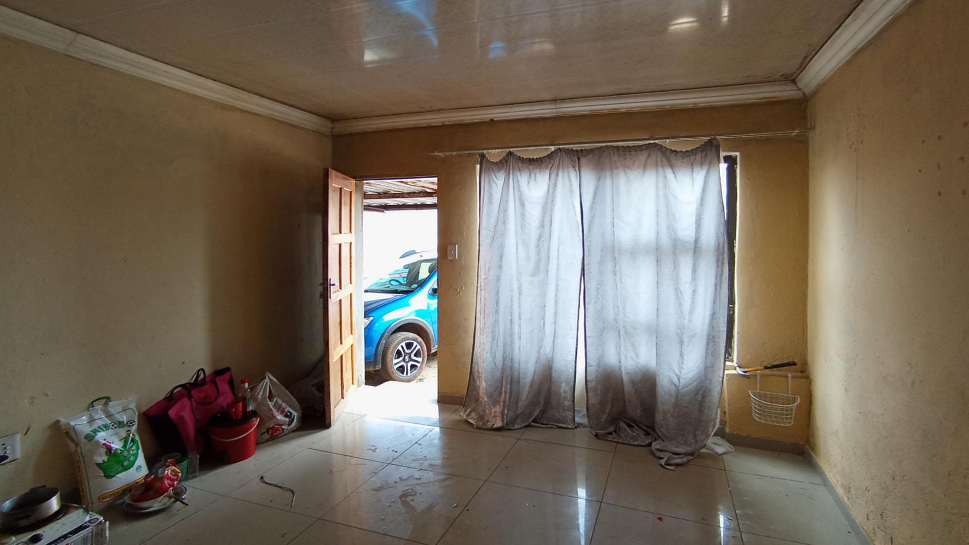 Flatlet - 103 square meters of property in Saulsville