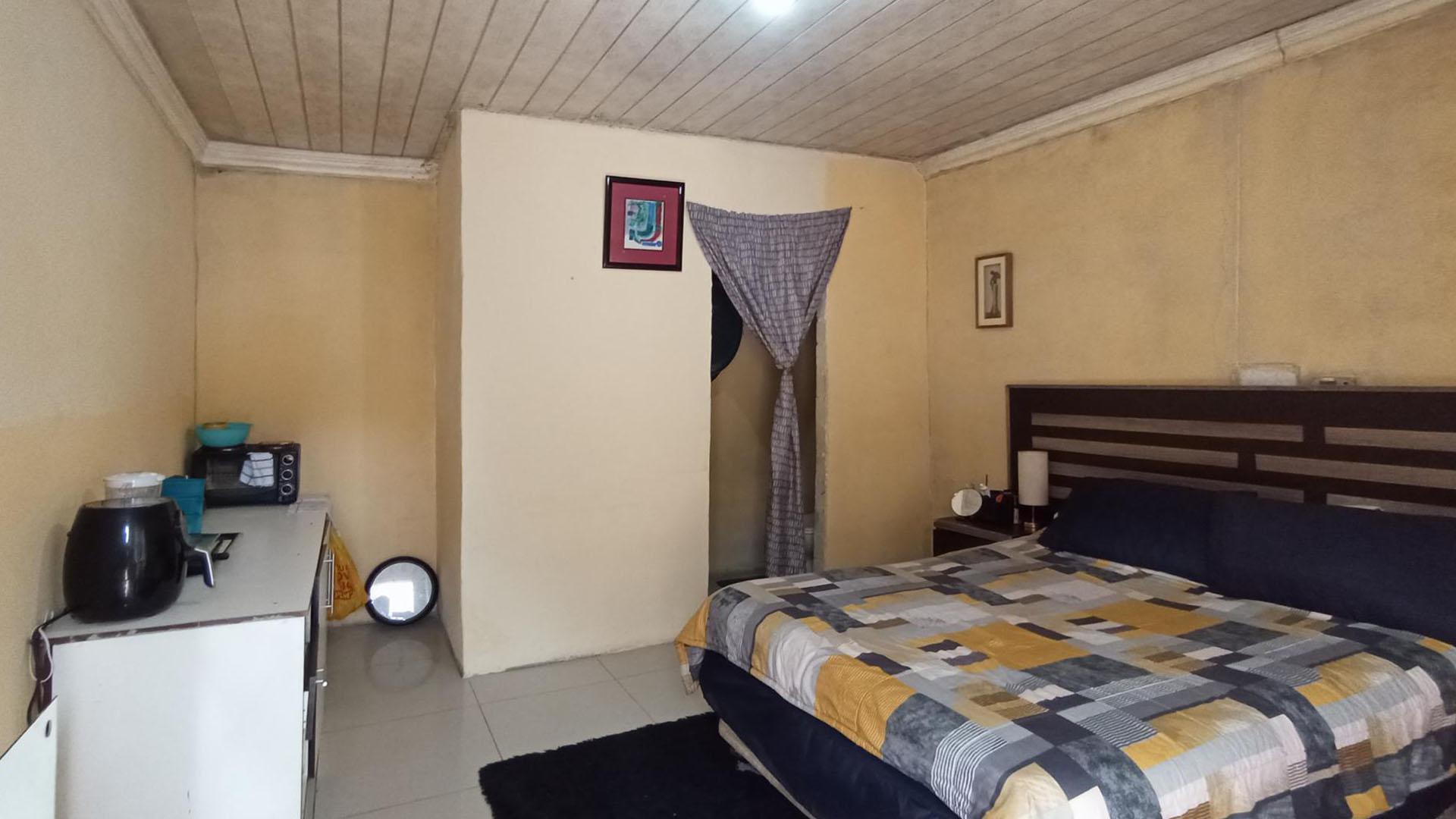 Flatlet - 103 square meters of property in Saulsville