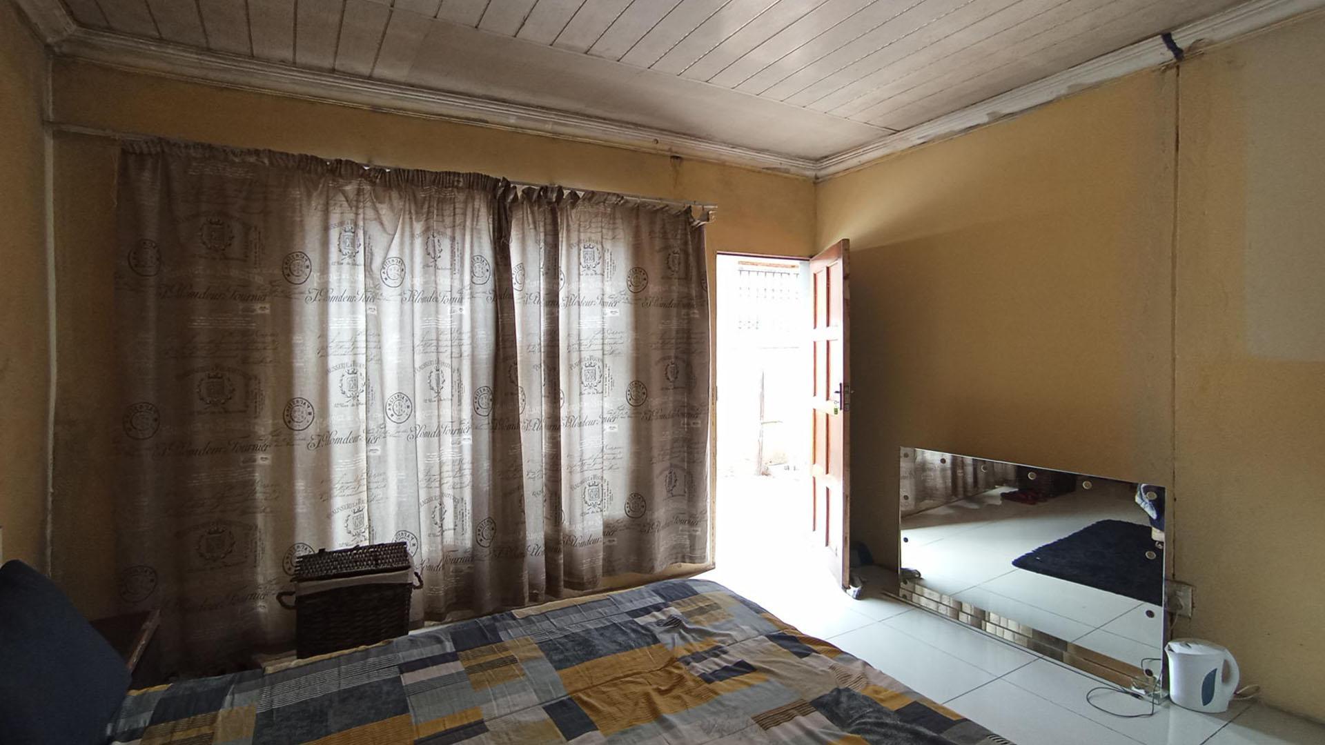 Flatlet - 103 square meters of property in Saulsville