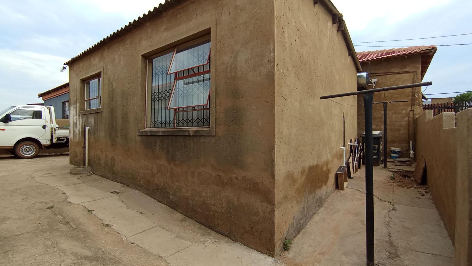 Backyard of property in Saulsville