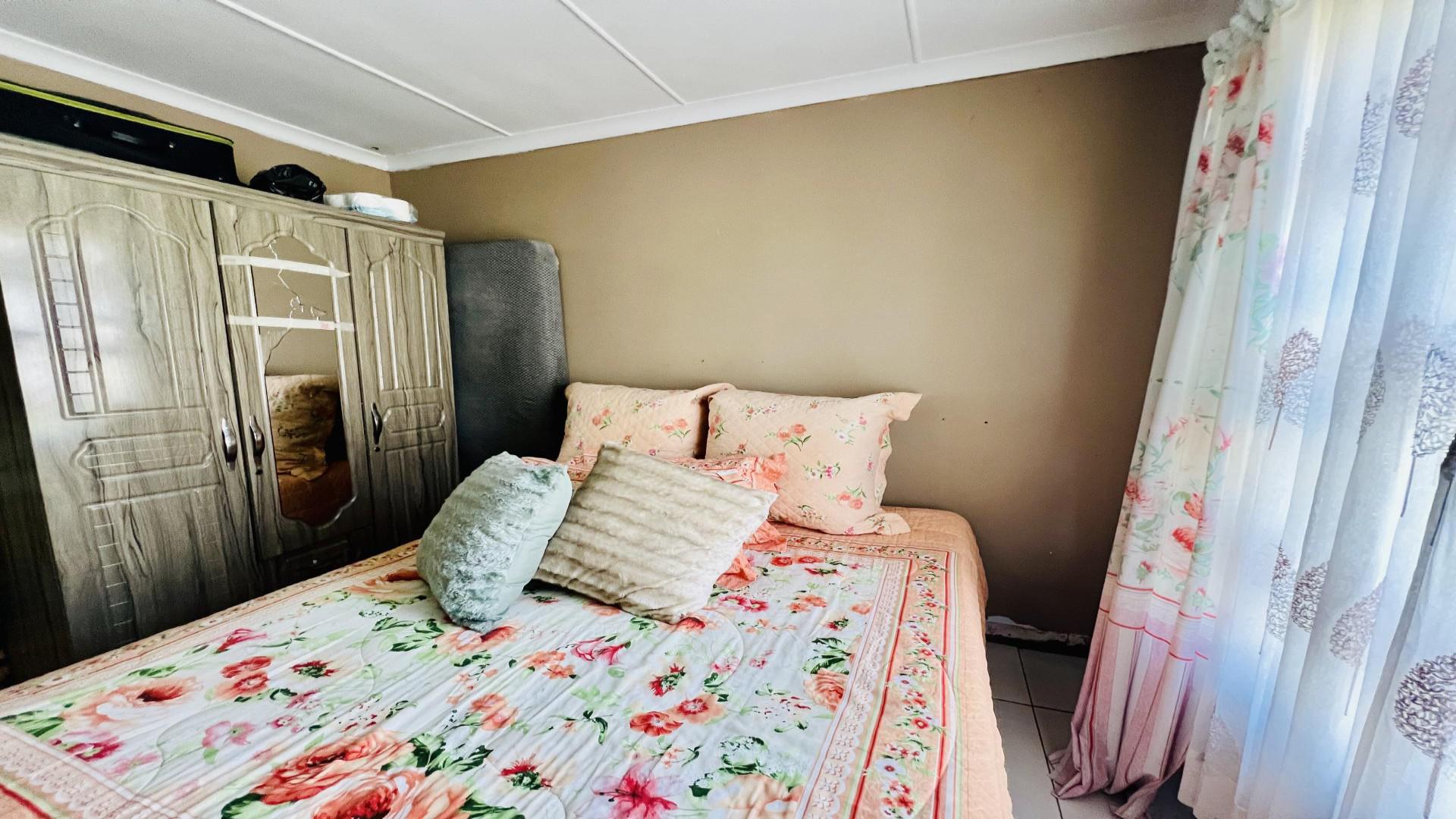 Bed Room 1 of property in Umlazi