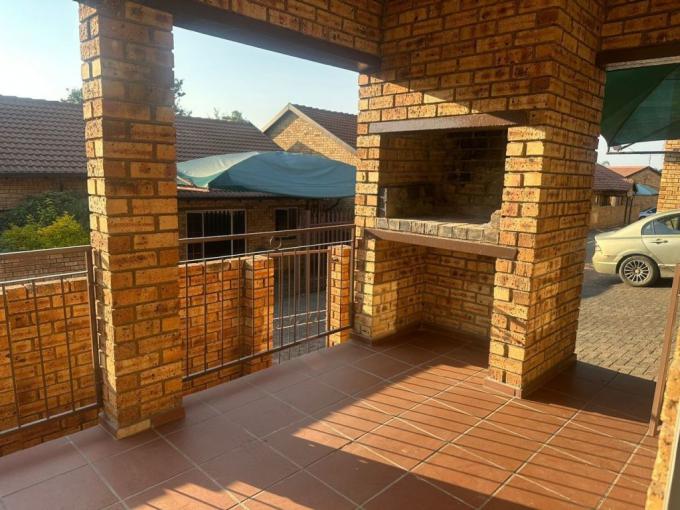3 Bedroom Sectional Title to Rent in Safarituine - Property to rent - MR694253