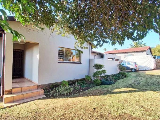 3 Bedroom House for Sale For Sale in Rooihuiskraal - MR694284