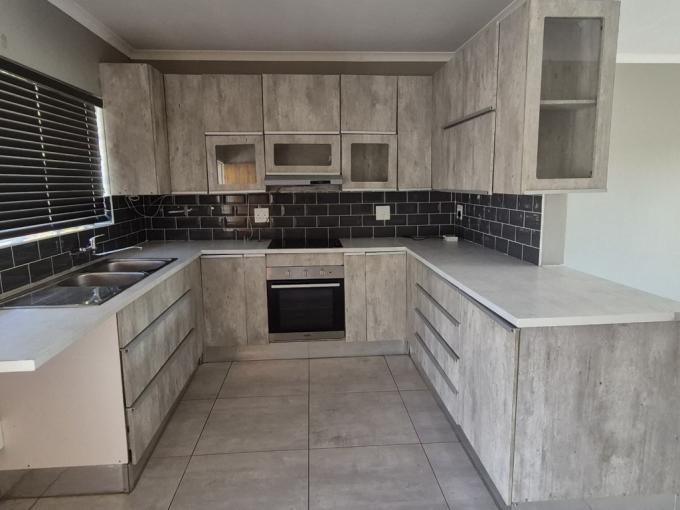 3 Bedroom Simplex to Rent in Garsfontein - Property to rent - MR694287