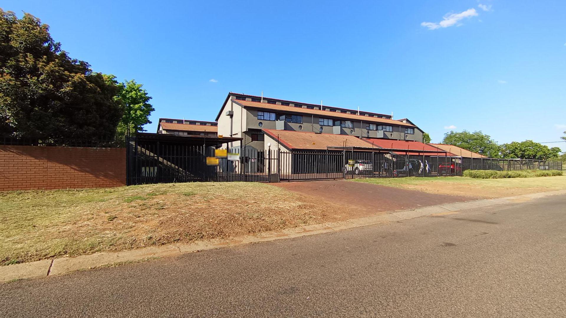 Front View of property in Valhalla