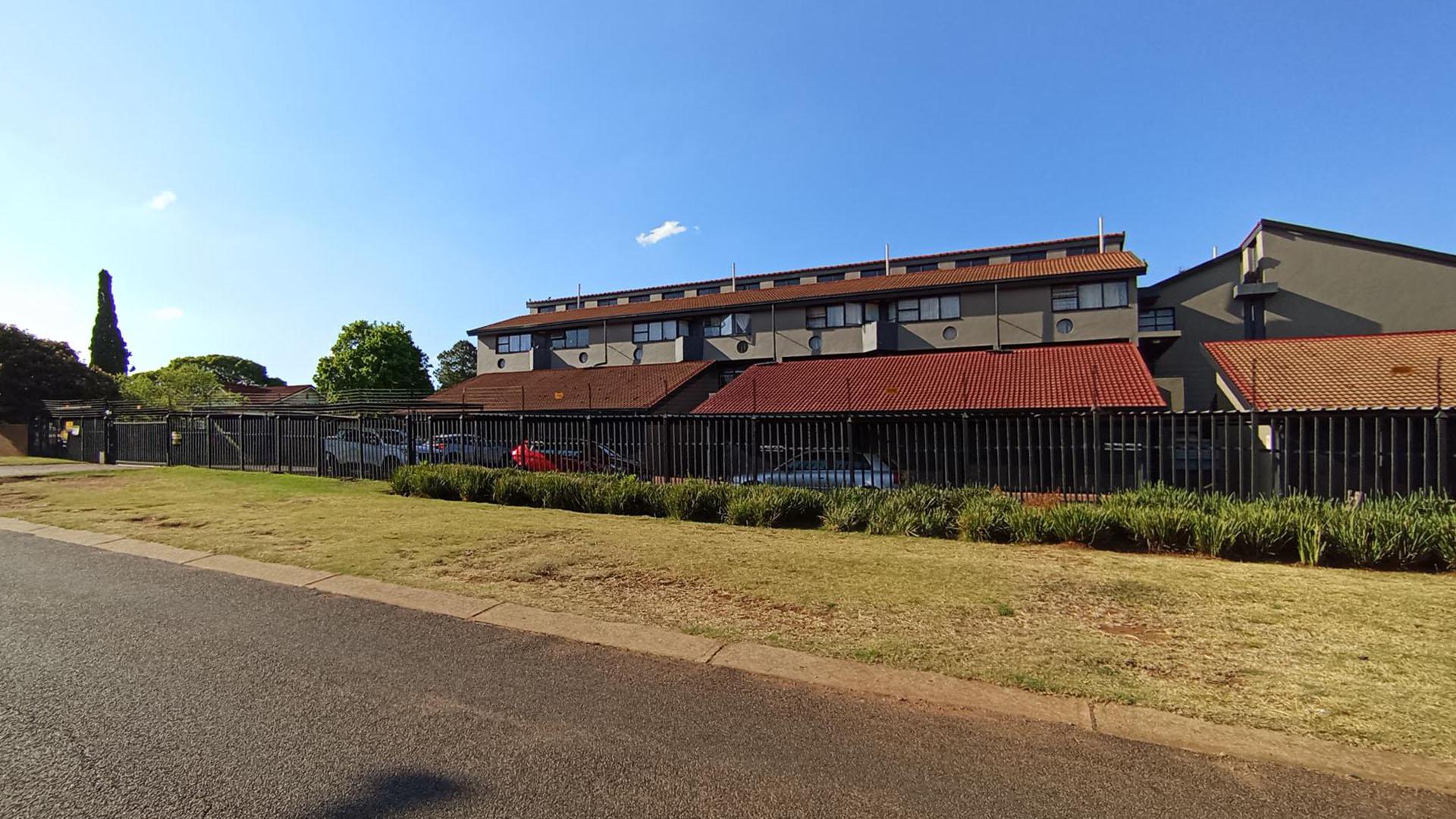 Front View of property in Valhalla