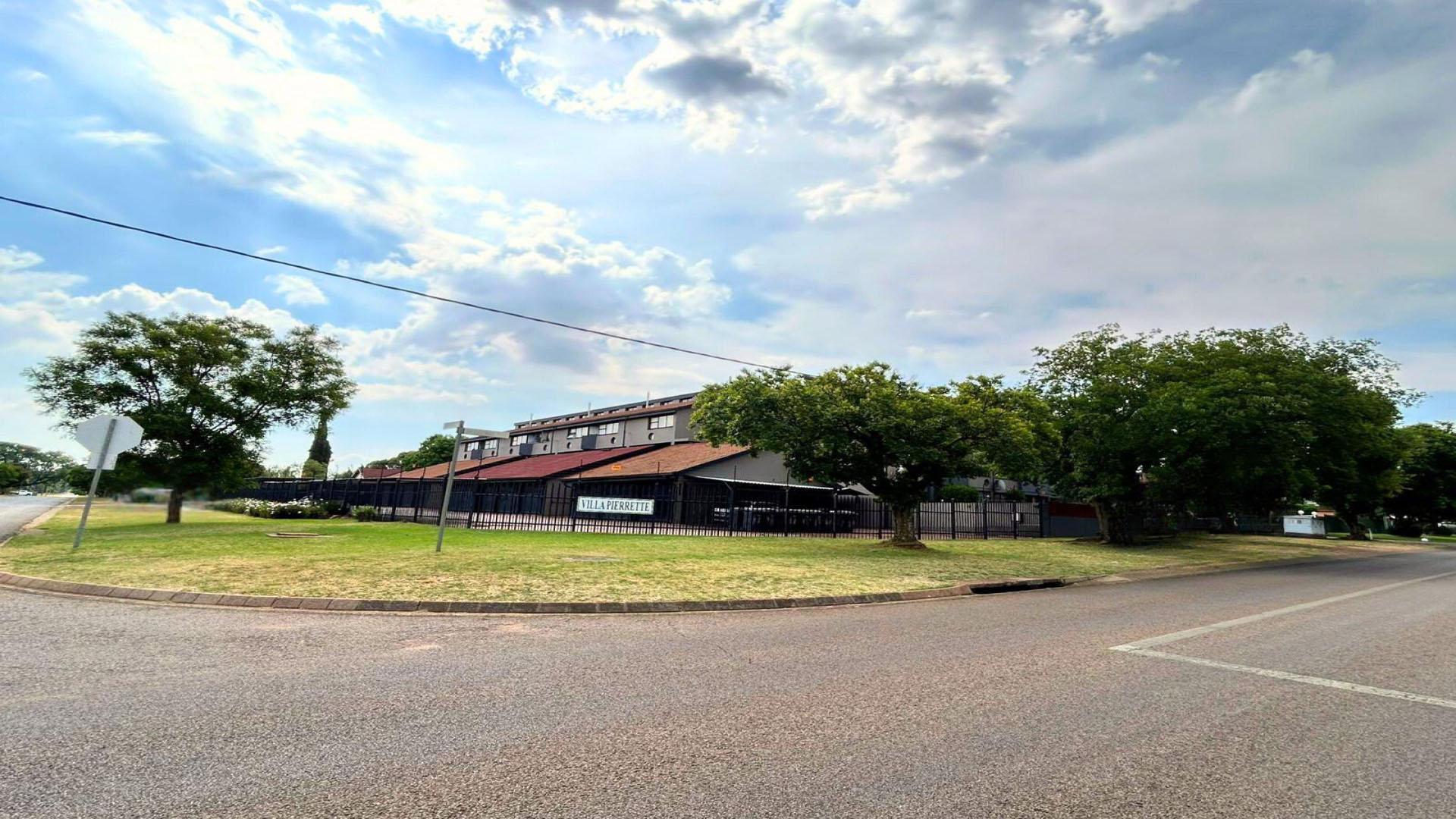 Front View of property in Valhalla